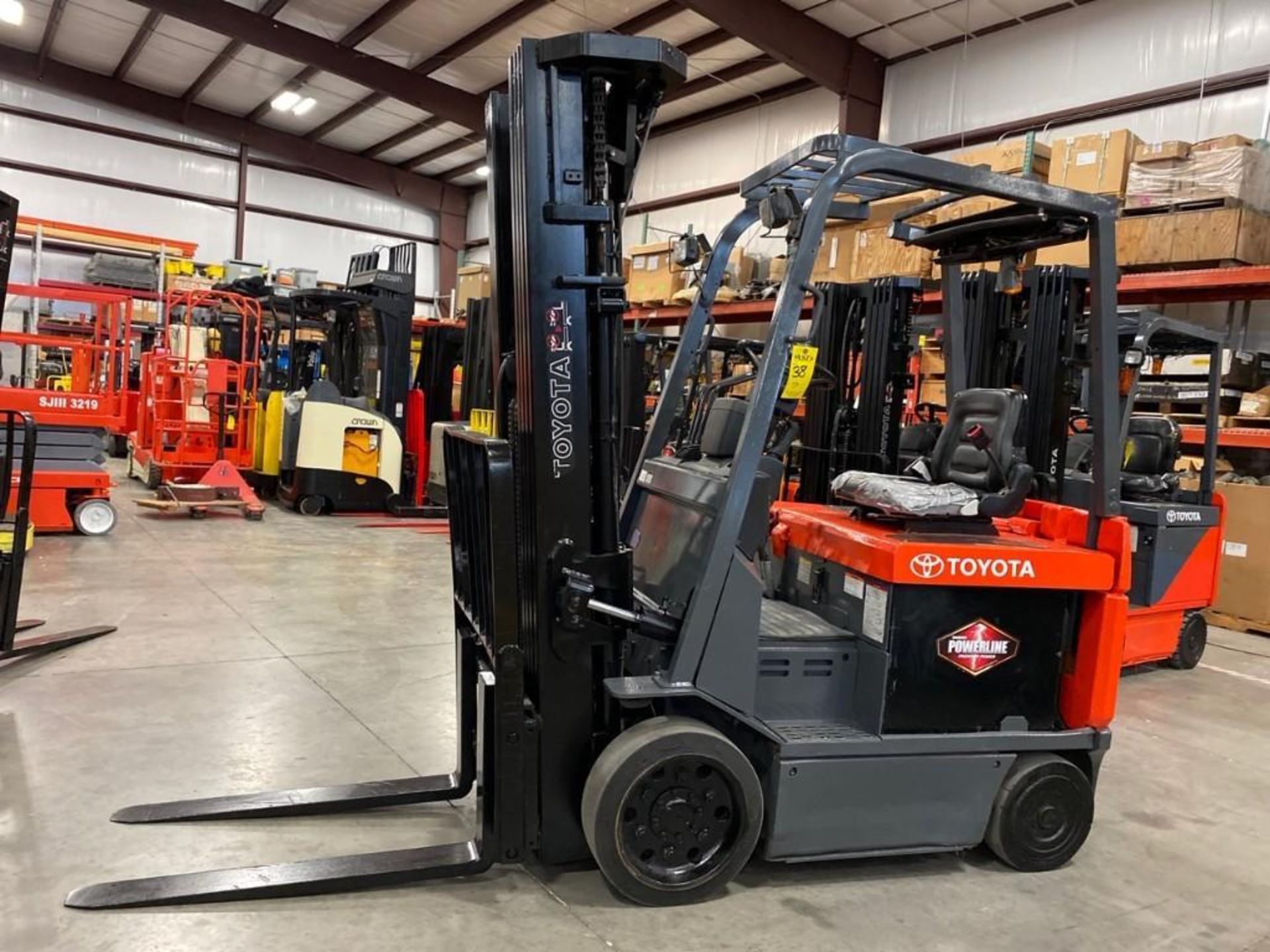 2008 TOYOTA ELECTRIC FORKLIFT MODEL 7FBCU25, 2017 BATTERY, 276" HEIGHT CAPACITY, APPROX. 5,000 LB CA - Image 4 of 9