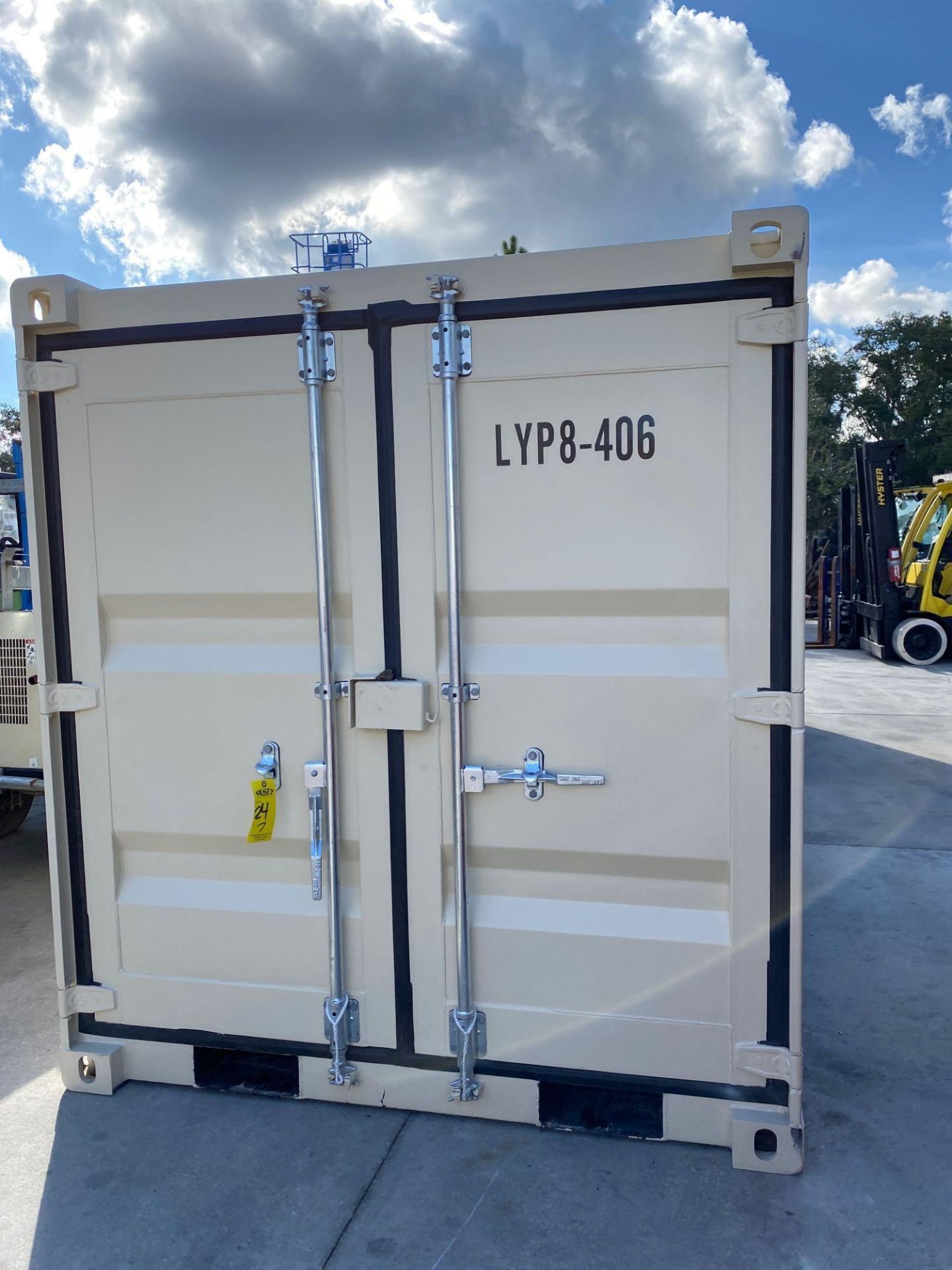 UNUSED 8' CONTAINER/PORTABLE OFFICE WITH WINDOW AND SIDE DOOR ENTRANCE - Image 2 of 6