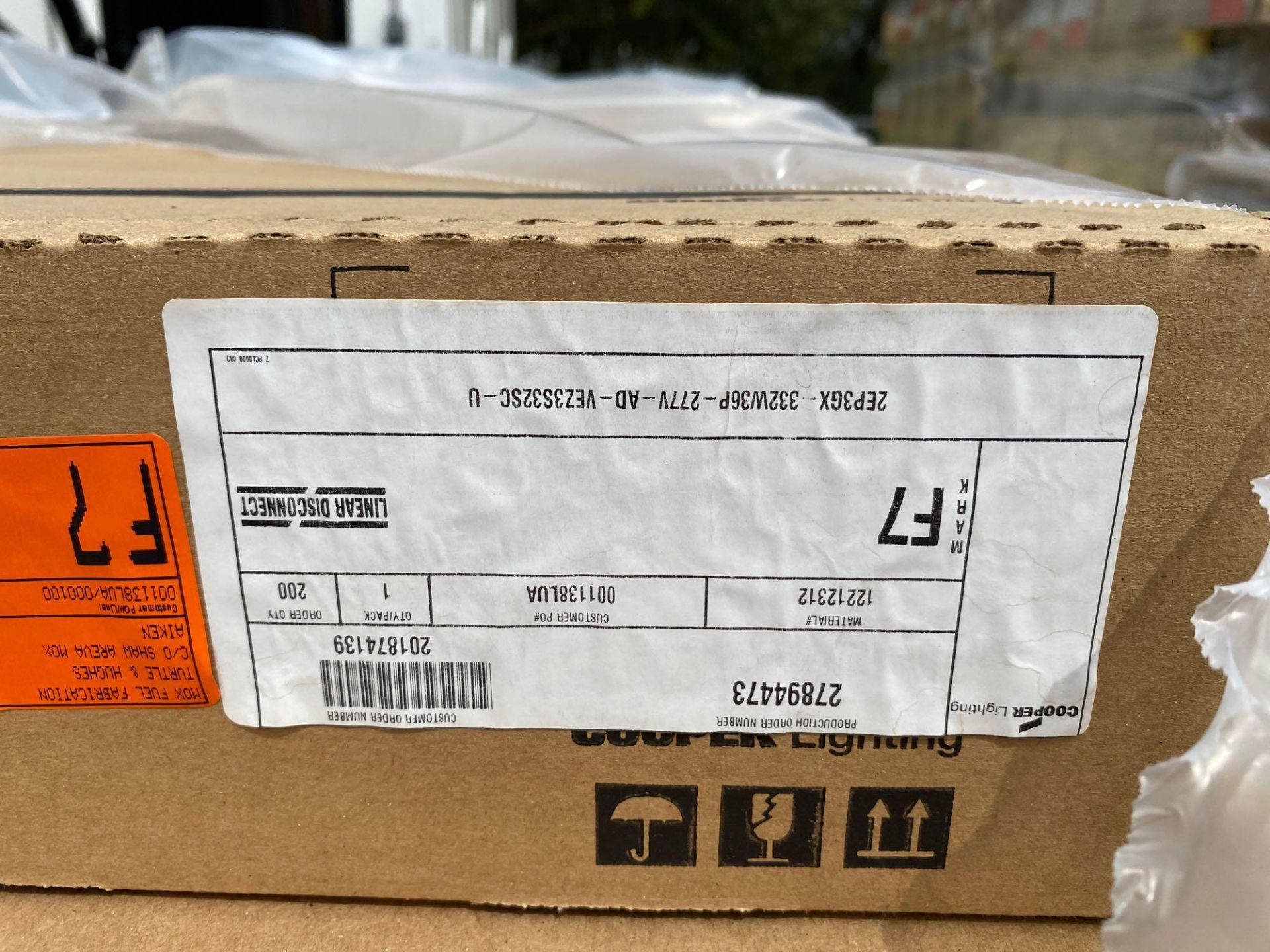 15 BOXES OF COOPER LIGHTING METALUX FLUORESCENT FIXTURES, UNUSED IN BOX - Image 3 of 4