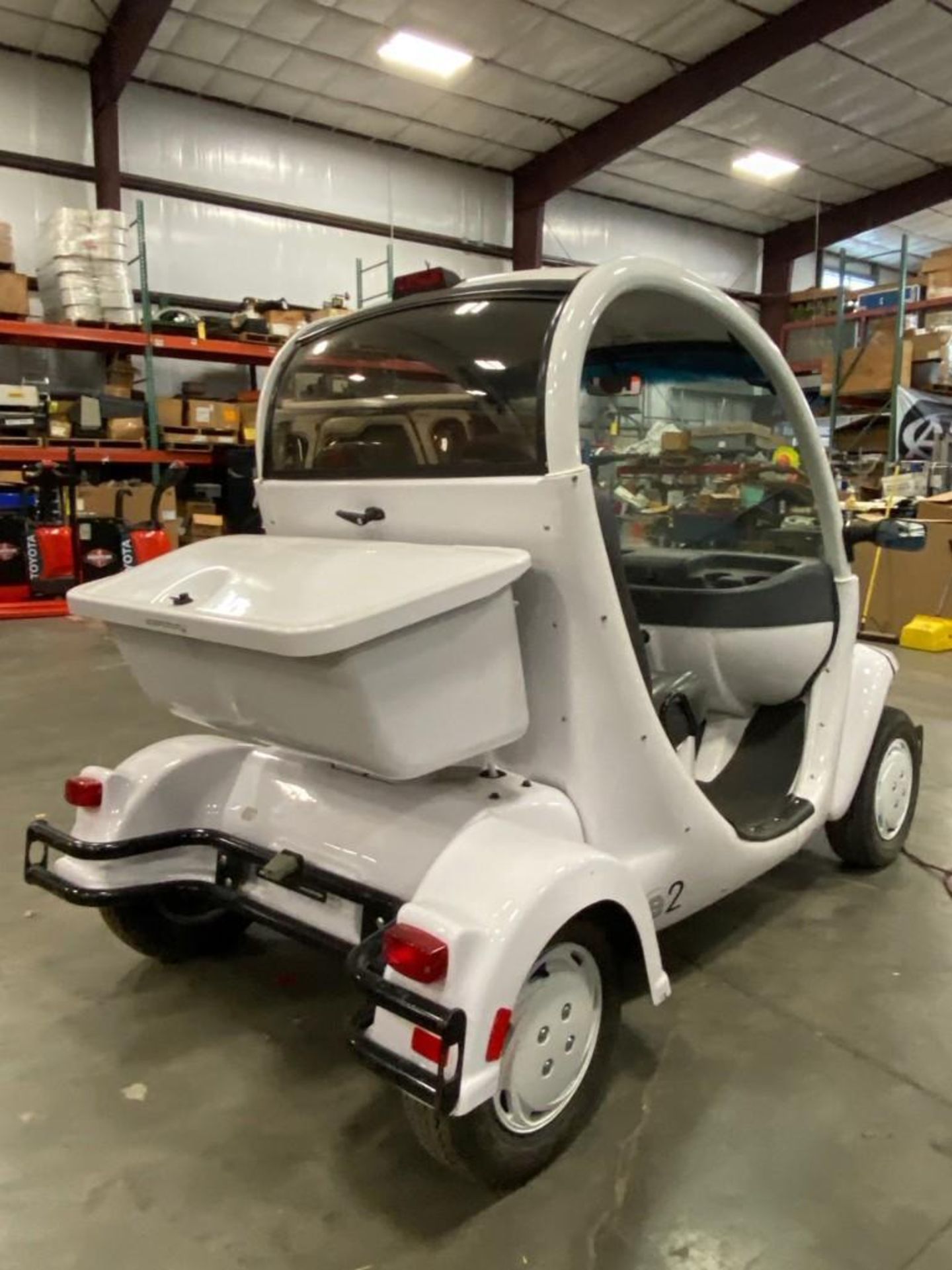 GEM ELECTRIC CART, SEATBELTS, 48V, RUNS AND OPERATES, LIGHTS, SIDE MIRRORS, ENCLOSED STORAGE - Image 4 of 7