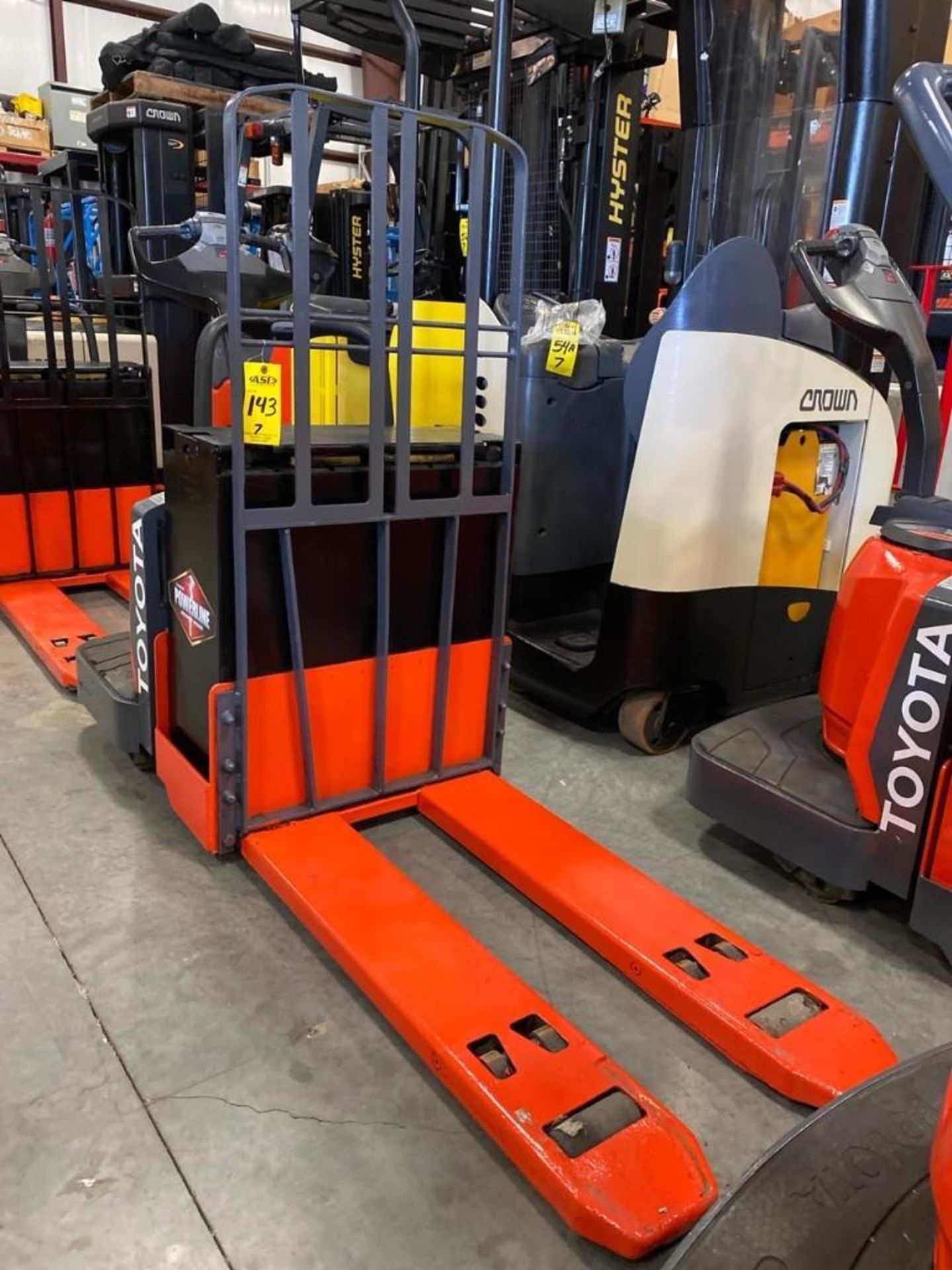 TOYOTA ELECTRIC PALLET JACK MODEL 8HBE30, 6,000 LB CAPACITY, 24V, 2017