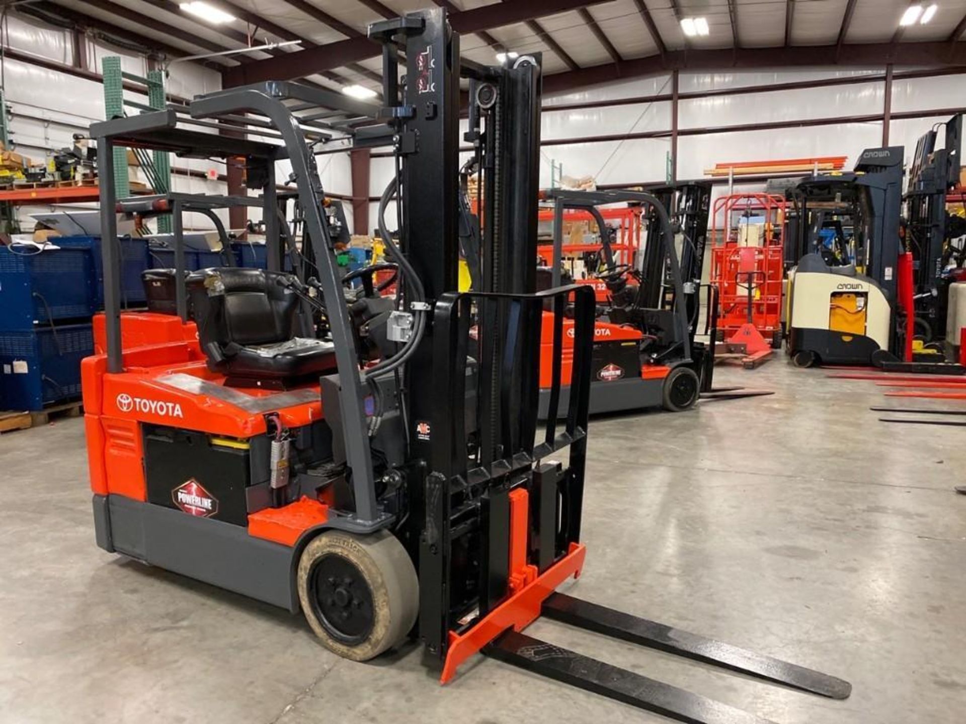 2014 TOYOTA ELECTRIC FORKLIFT MODEL 7FBEU20, 2017 BATTERY, 4,000 LB CAPACITY, TILT, SIDE SHIFT, RUNS - Image 2 of 10