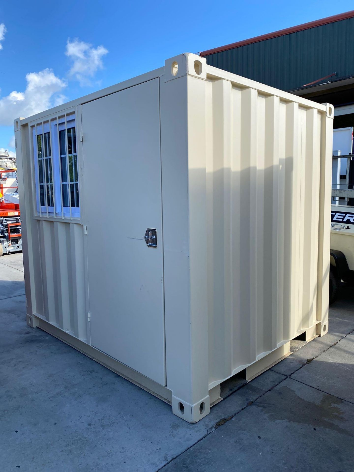 UNUSED 8' CONTAINER/PORTABLE OFFICE WITH WINDOW AND SIDE DOOR ENTRANCE - Image 3 of 6