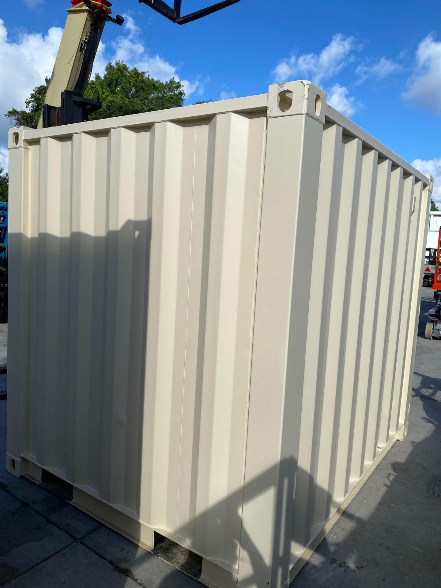 UNUSED 8' CONTAINER/PORTABLE OFFICE WITH WINDOW AND SIDE DOOR ENTRANCE - Image 4 of 6
