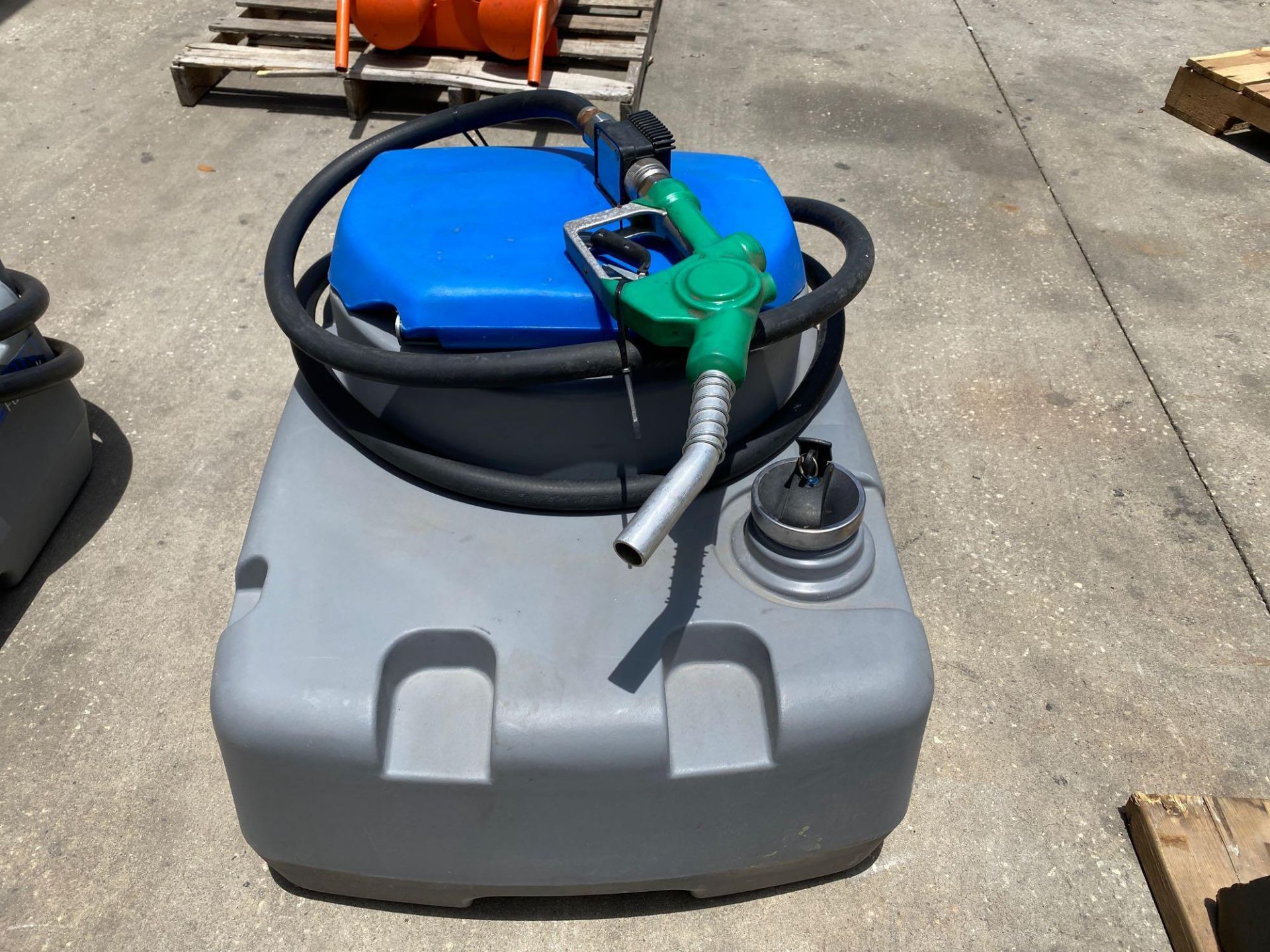 UNUSED 27 GALLON FUEL TANK WITH PUMP, 12V - Image 2 of 5