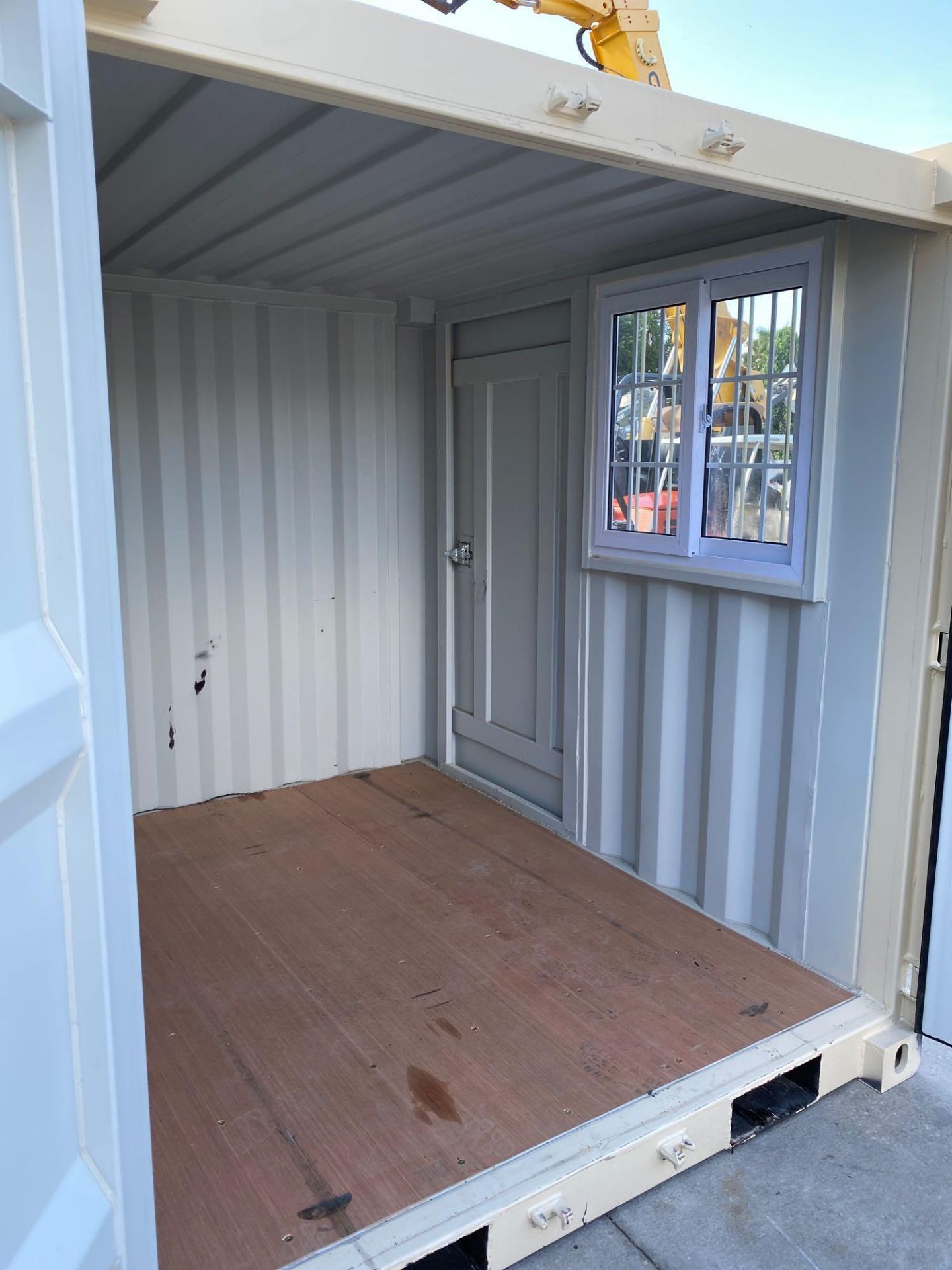 UNUSED 8' CONTAINER/PORTABLE OFFICE WITH WINDOW AND SIDE DOOR ENTRANCE - Image 6 of 6