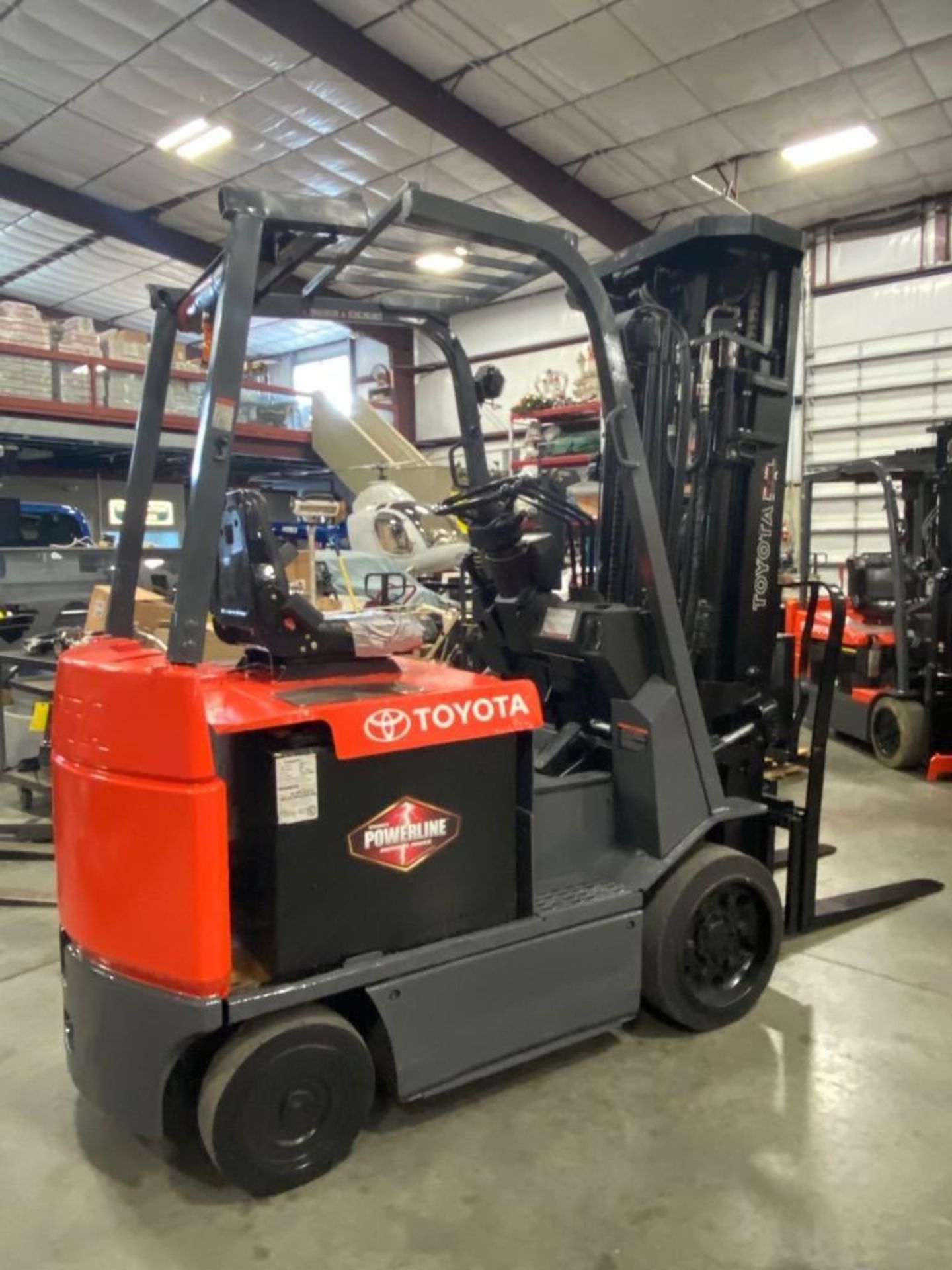 2008 TOYOTA ELECTRIC FORKLIFT MODEL 7FBCU25, 2017 BATTERY, 276" HEIGHT CAPACITY, APPROX. 5,000 LB CA - Image 2 of 9