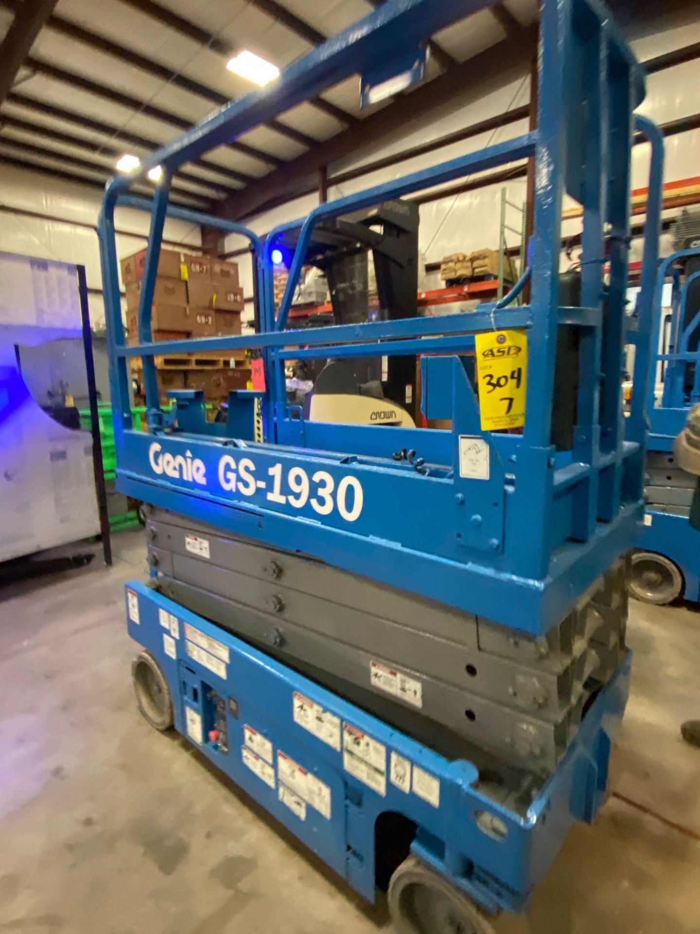 GENIE GS-1930 ELECTRIC SCISSOR LIFT, SELF PROPELLED, 19' PLATFORM HEIGHT, BUILT IN BATTERY CHARGER,