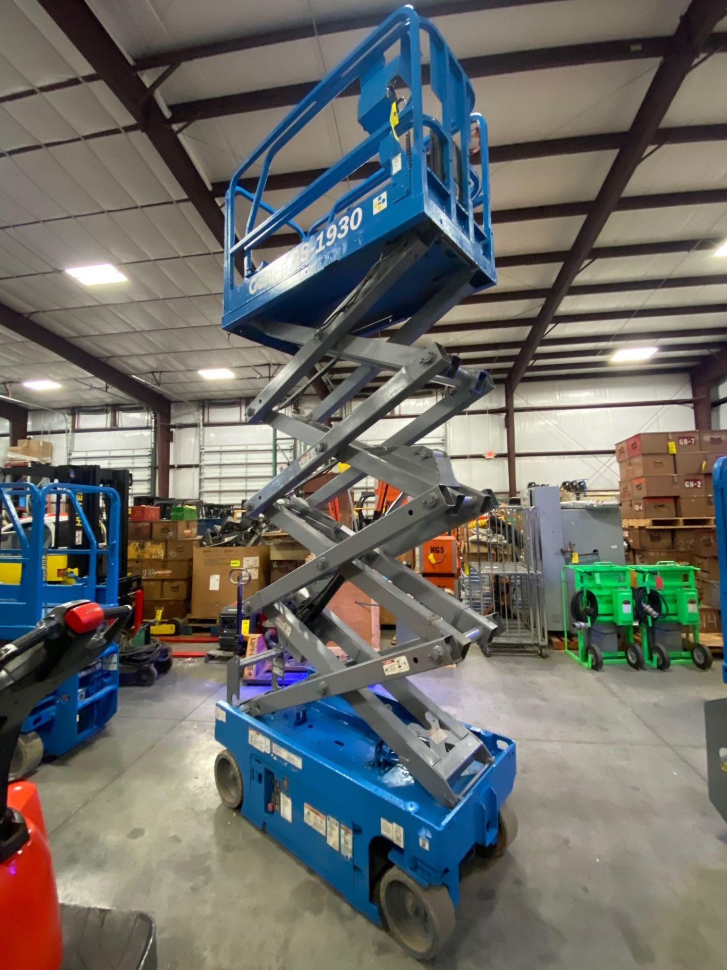 GENIE GS-1930 ELECTRIC SCISSOR LIFT, SELF PROPELLED, 19' PLATFORM HEIGHT, BUILT IN BATTERY CHARGER, - Image 4 of 4