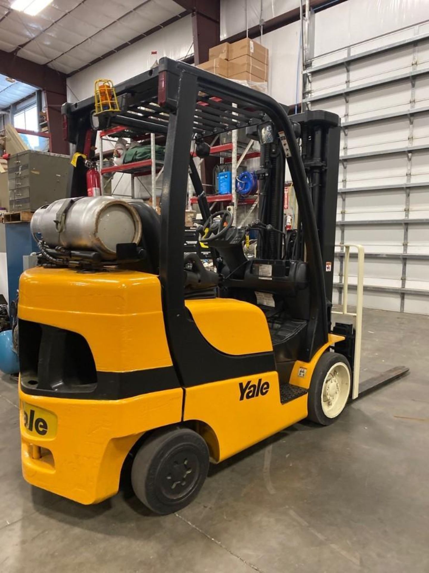 YALE GLC060 LP FORKLIFT, 6,000 LB CAPACITY, TILT, SIDE SHIFT, 187.8" HEIGHT CAPACITY - Image 5 of 8