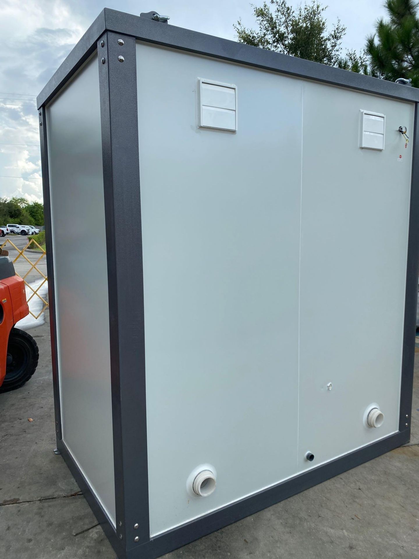 UNUSED PORTABLE 2 STALL BATHROOM UNIT. PLUMBING AND ELECTRIC HOOKUP, FORK POCKETS - Image 2 of 6