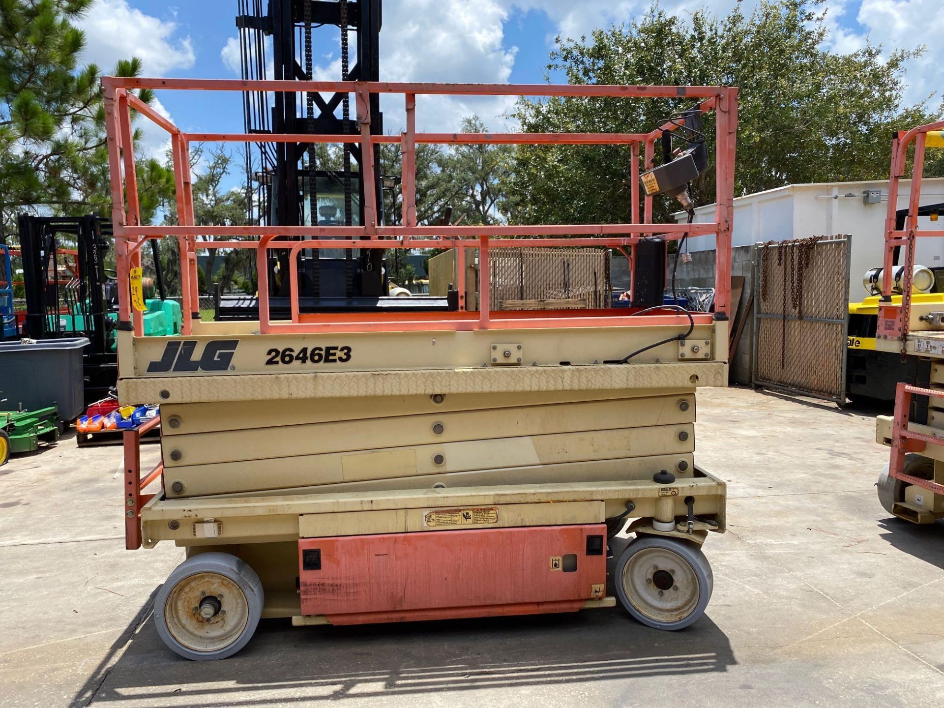 JLG 2646E3 ELECTRIC SCISSOR LIFT, 26' PLATFORM HEIGHT, 1,000 LB WEIGHT CAPACITY, SLIDE OUT PLATFORM,