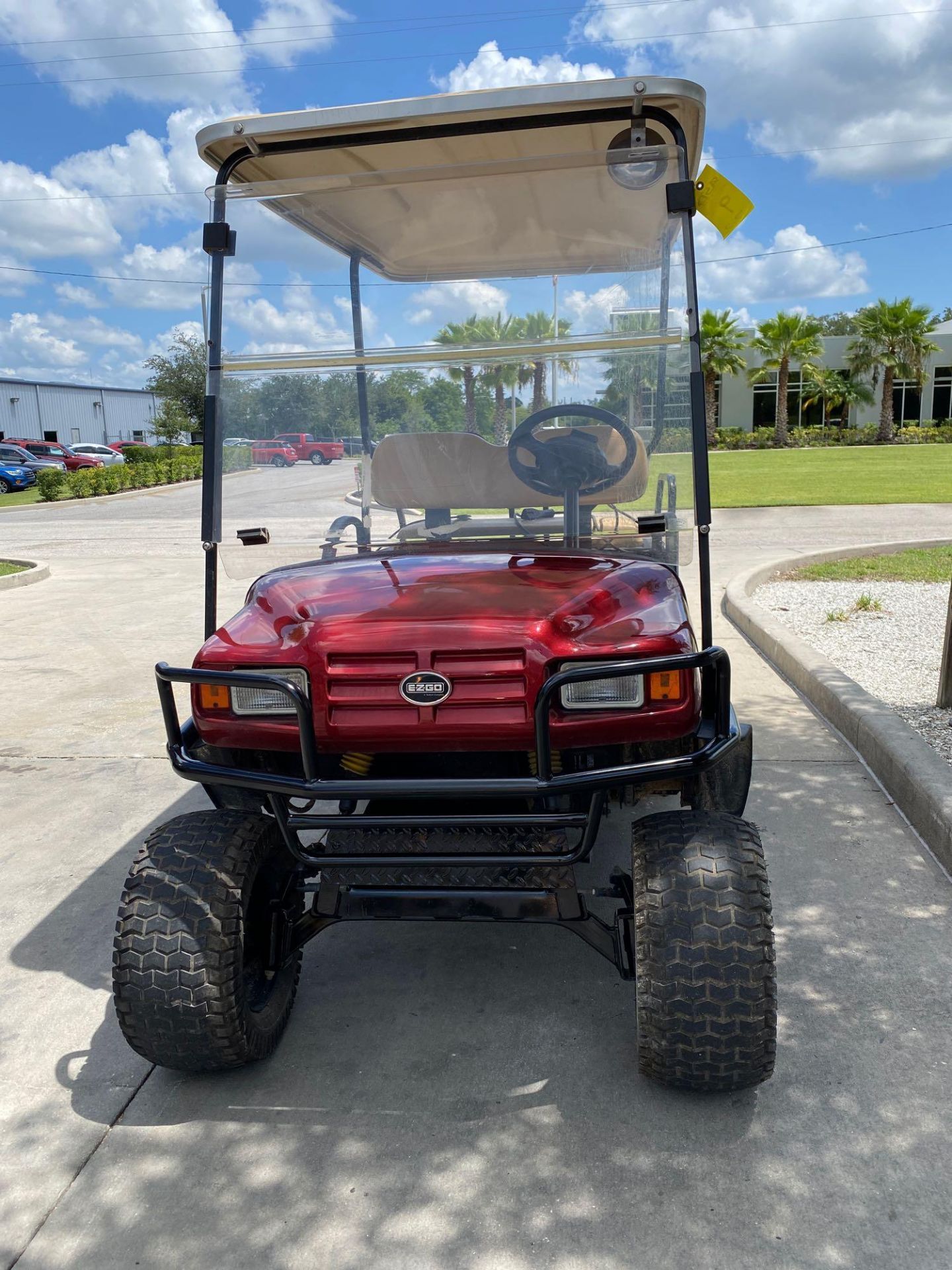 2012 EZ-GO ELECTRIC GOLF CART, BUILT IN BATTERY CHARGER, 4-SEATER, RUNS AND DRIVES - Image 2 of 8