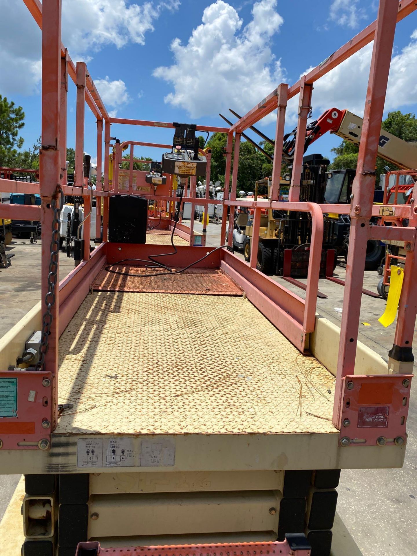 JLG 2646E3 ELECTRIC SCISSOR LIFT, 26' PLATFORM HEIGHT, 1,000 LB WEIGHT CAPACITY, SLIDE OUT PLATFORM, - Image 6 of 6