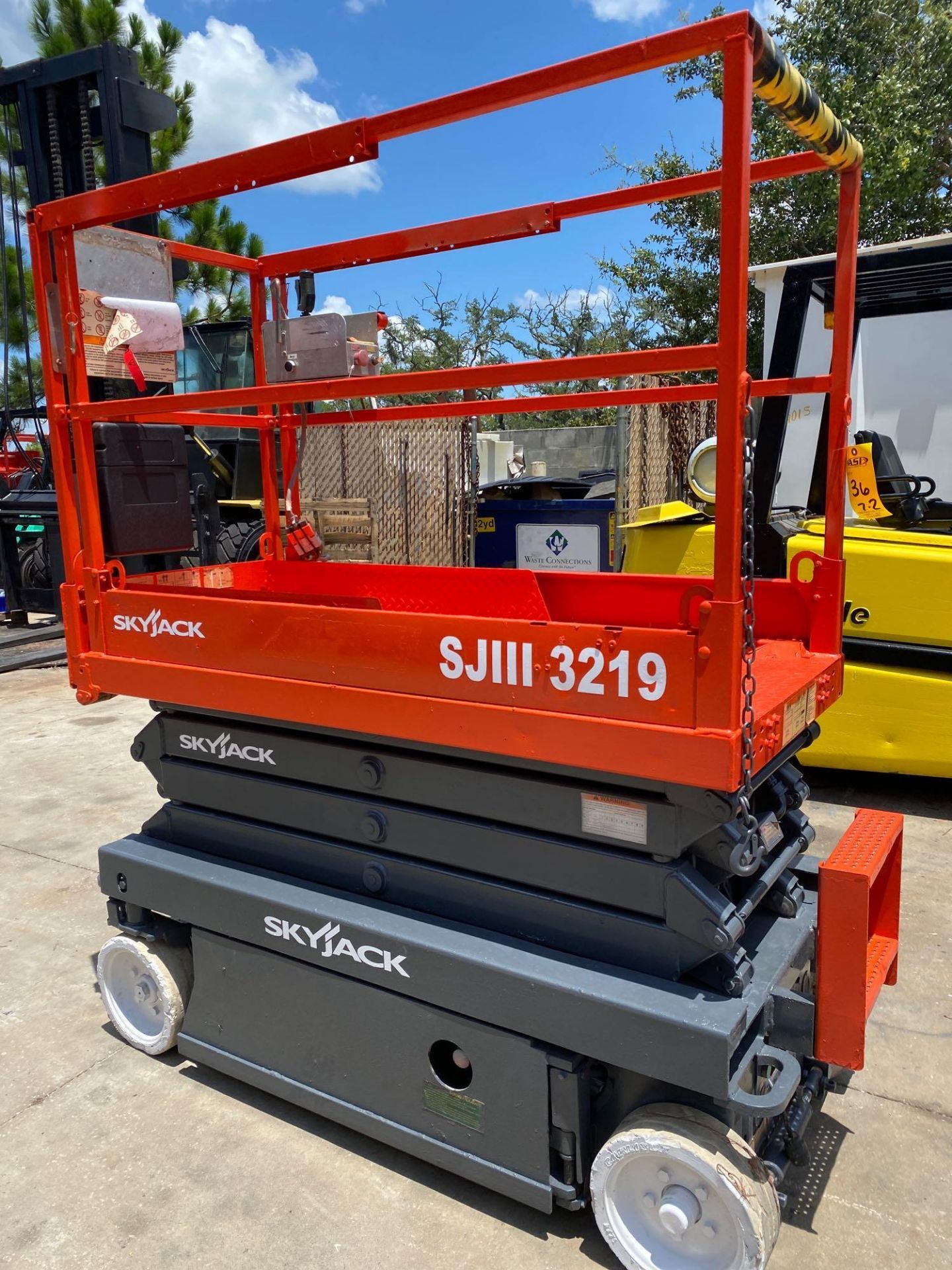 SKYJACK SJIII 3219 SCISSOR LIFT, 312 HOURS SHOWING, 24V, BUILT IN CHARGER, RUNS AND OPERATES