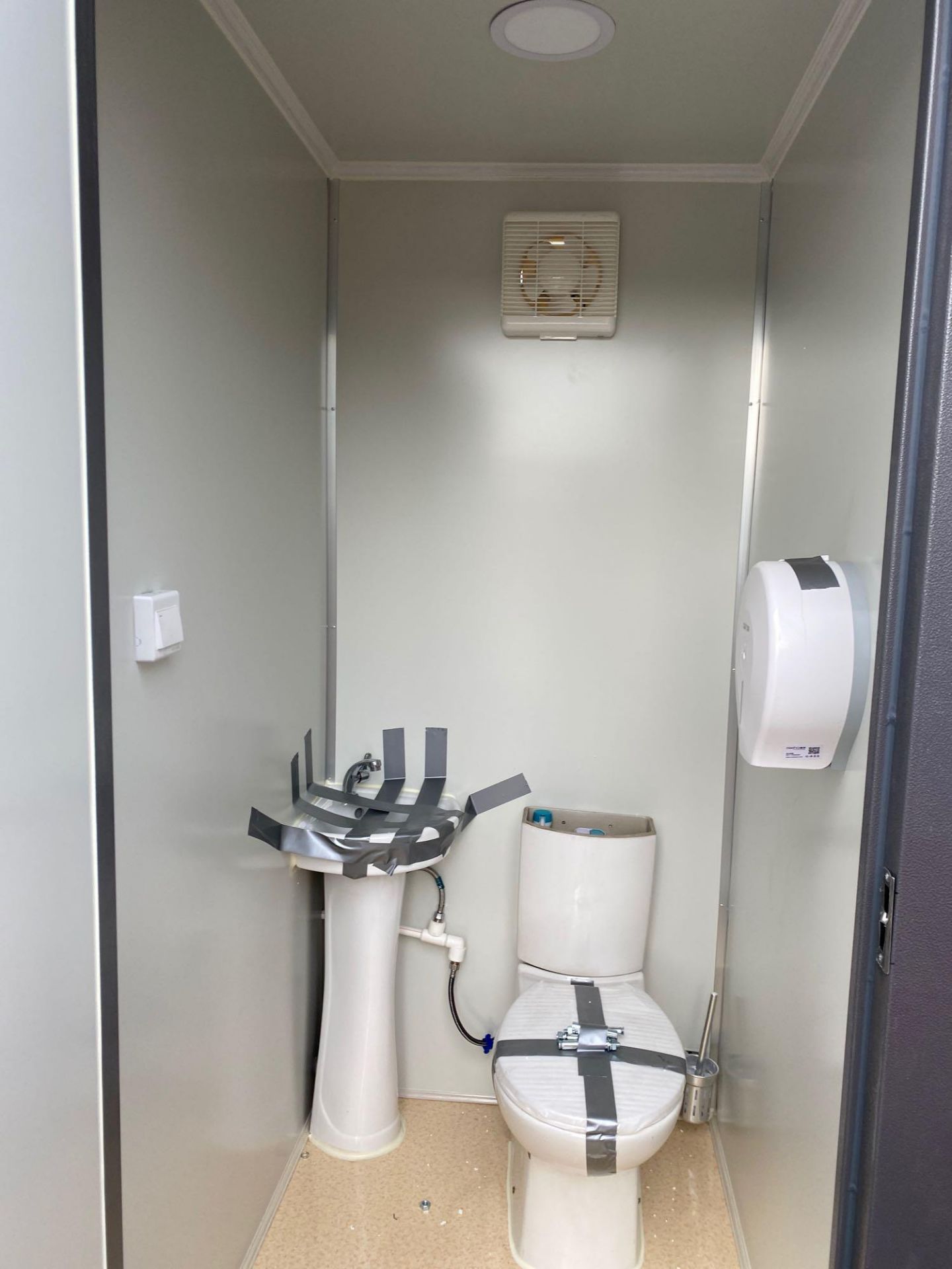 UNUSED PORTABLE 2 STALL BATHROOM UNIT. PLUMBING AND ELECTRIC HOOKUP, FORK POCKETS - Image 6 of 6