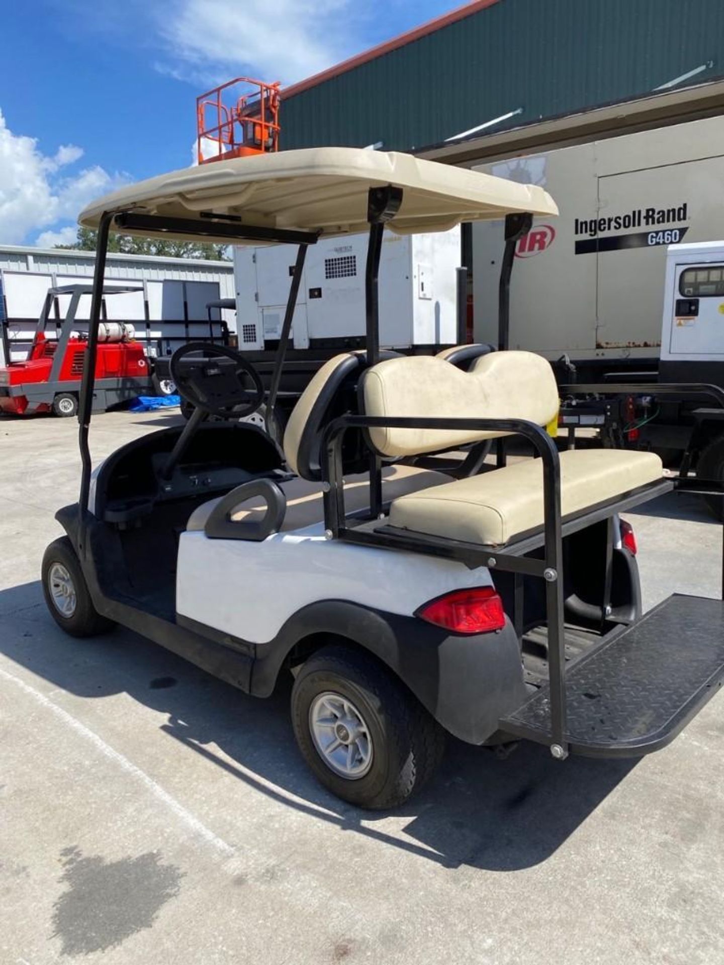 CLUB CAR ELECTRIC 4-SEATER GOLF CART, BATTERY CHARGER INCLUDED - Image 4 of 16
