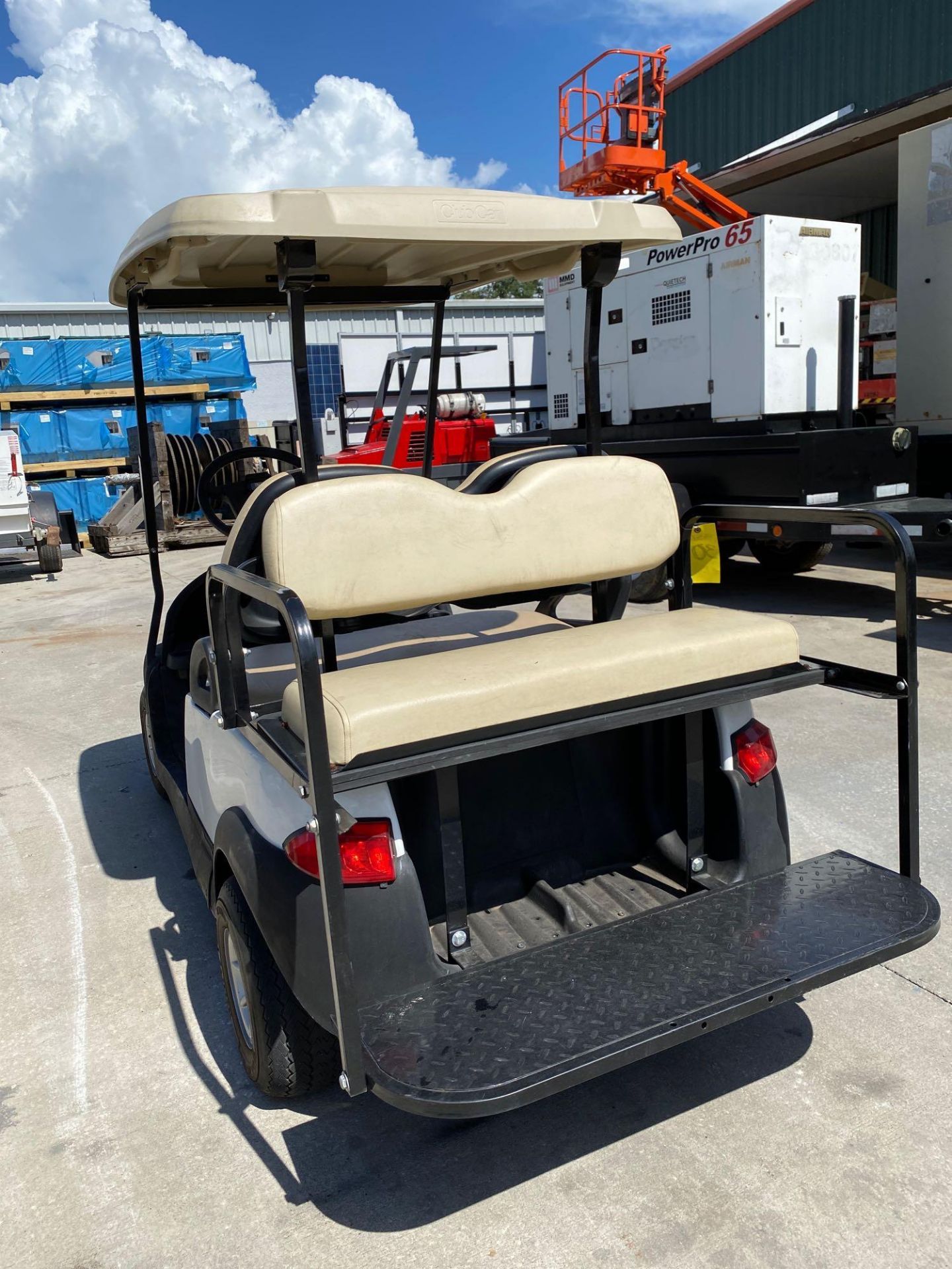 CLUB CAR ELECTRIC 4-SEATER GOLF CART, BATTERY CHARGER INCLUDED - Image 13 of 16