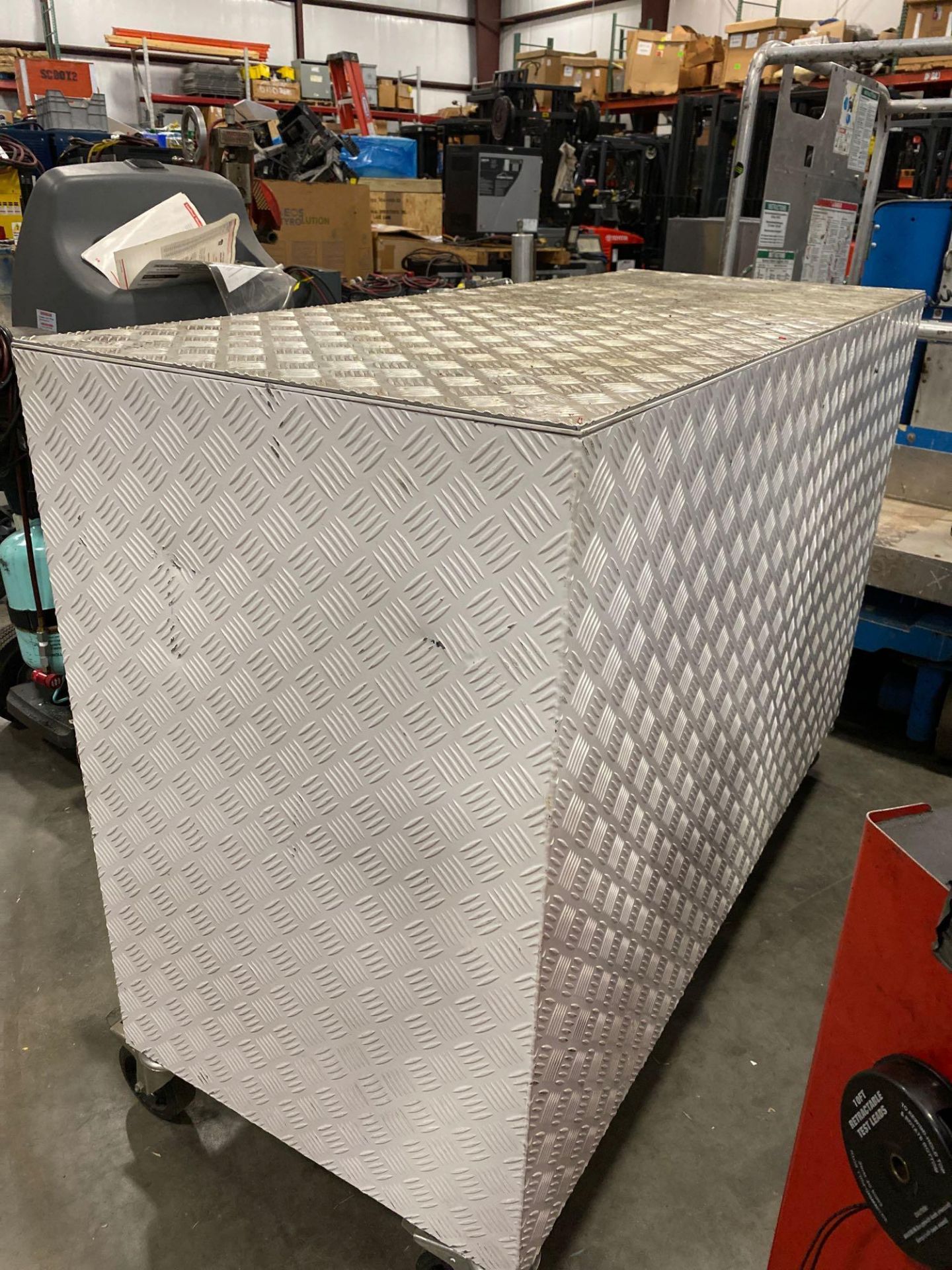 ROLLING ALUMINUM INDUSTRIAL CART WITH ROLL UP DOOR - Image 3 of 4