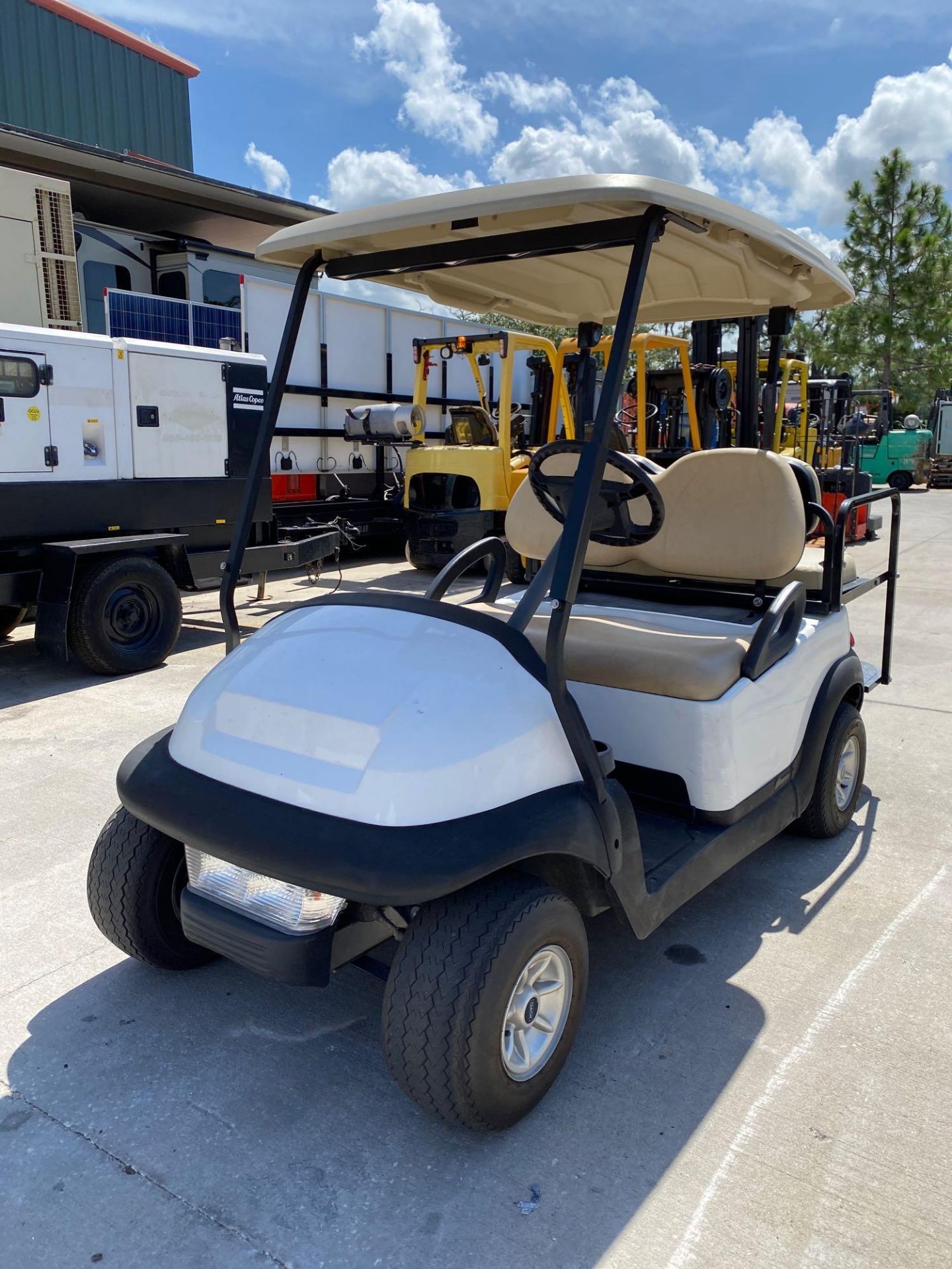 CLUB CAR ELECTRIC 4-SEATER GOLF CART, BATTERY CHARGER INCLUDED - Image 9 of 16