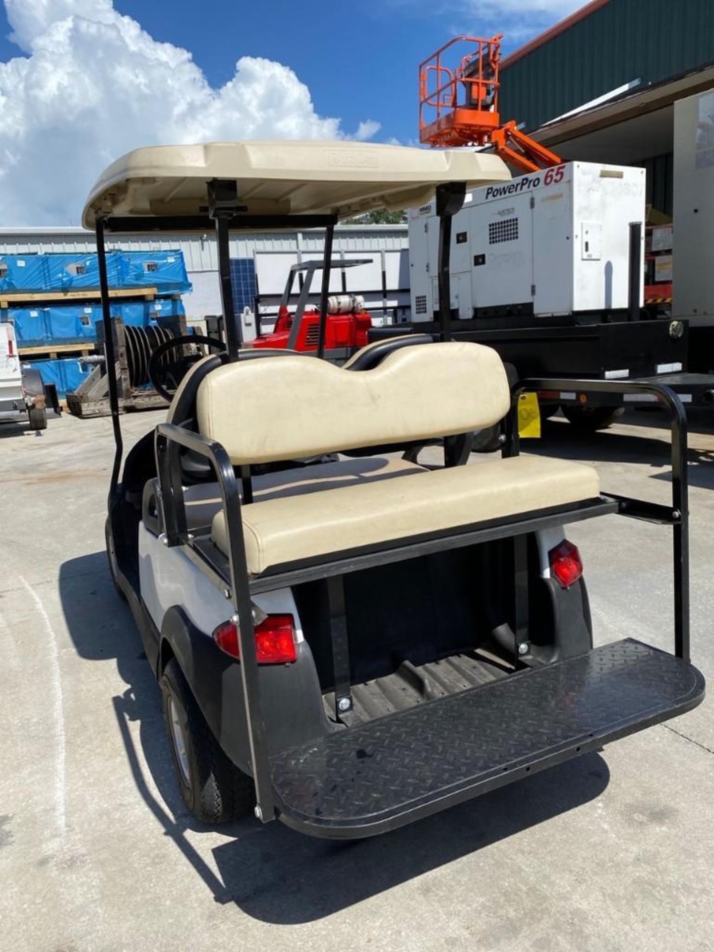 CLUB CAR ELECTRIC 4-SEATER GOLF CART, BATTERY CHARGER INCLUDED - Image 3 of 16