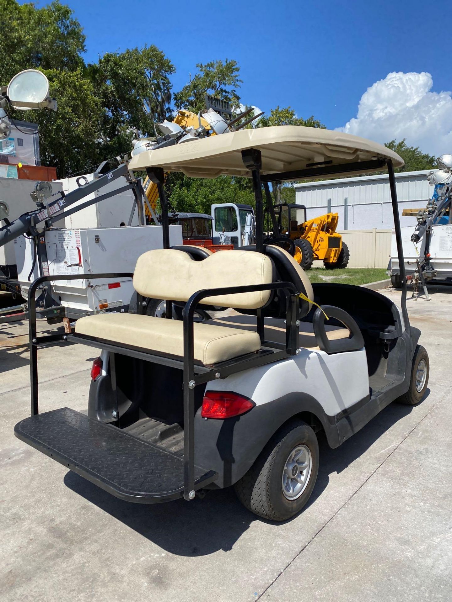 CLUB CAR ELECTRIC 4-SEATER GOLF CART, BATTERY CHARGER INCLUDED - Image 12 of 16