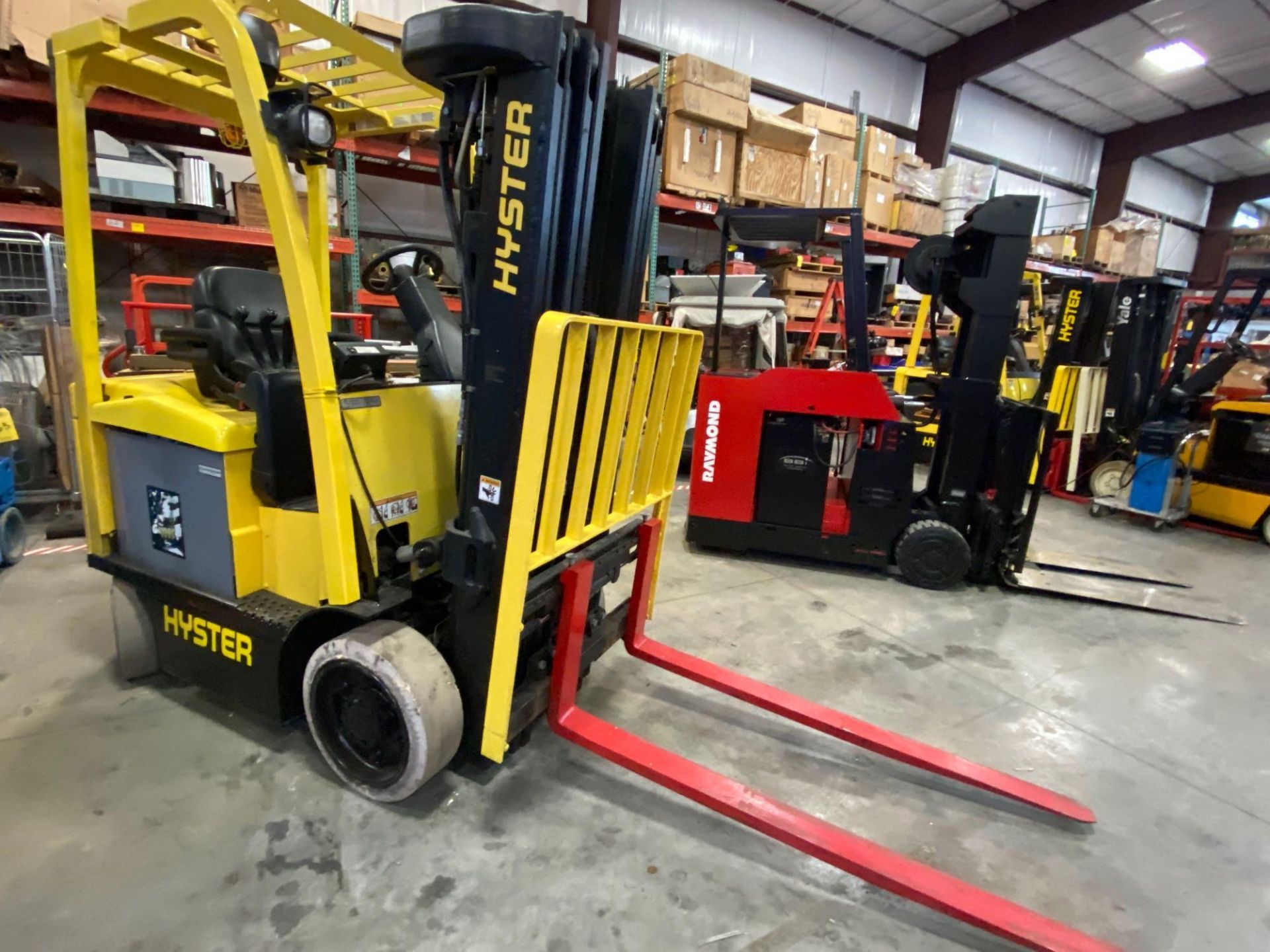 HYSTER E50XN-27 APPROX 5000LB CAPACITY, 36V ELECTRIC FORKLIFT, TILT, SHID SHIFT, 5’ FORKS