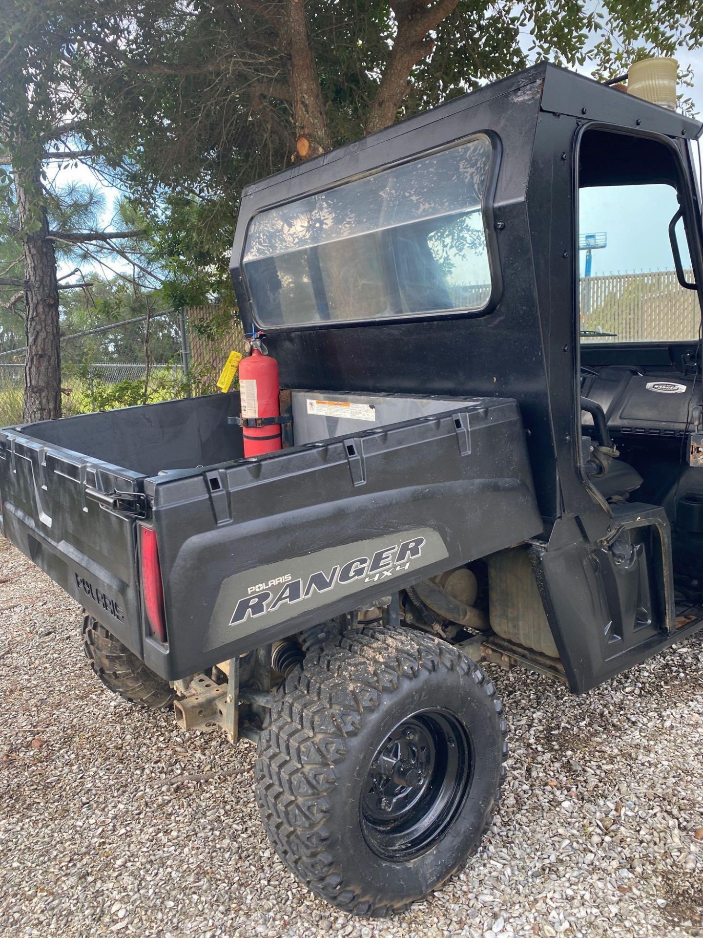 2012 POLARIS RANGER 500 4X4 UTV, GAS POWERED, DUMP BED, RUNS & DRIVES - Image 5 of 10