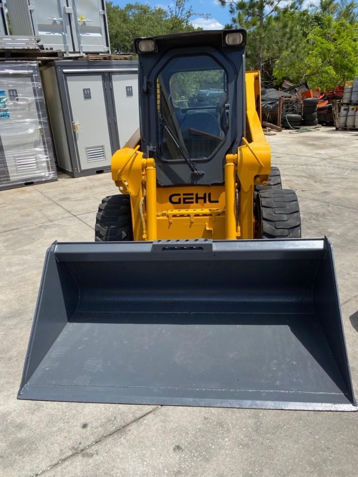 2012 GEHL 5640 ENCLOSED CAB SKID STEER, DEUTZ TURBO DIESEL, RUNS & OPERATES - Image 6 of 11