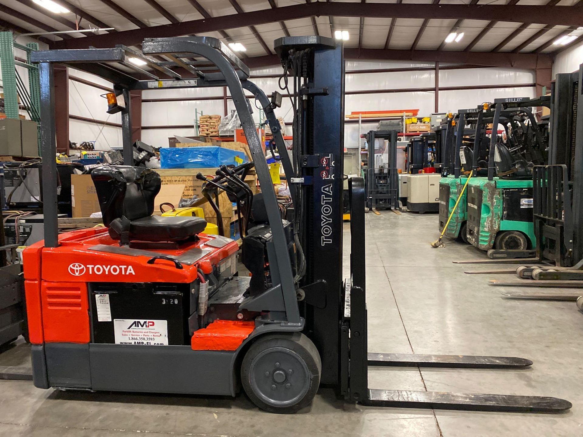 2008 TOYOTA ELECTRIC FORKLIFT MODEL 7FBEU15, 3,000 LB CAPACITY, 170.5" HEIGHT CAPACITY, TILT, SIDE S - Image 2 of 8