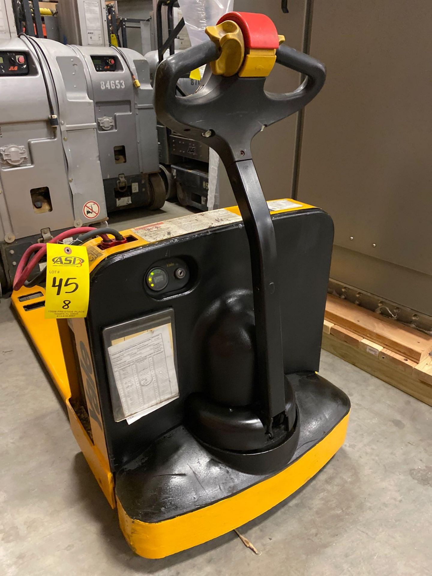 YALE ELECTRIC PALLET JACK MODEL MPW050, 24V, 5,000 LB CAPACITY, RUNS AND OPERATES - Image 2 of 5