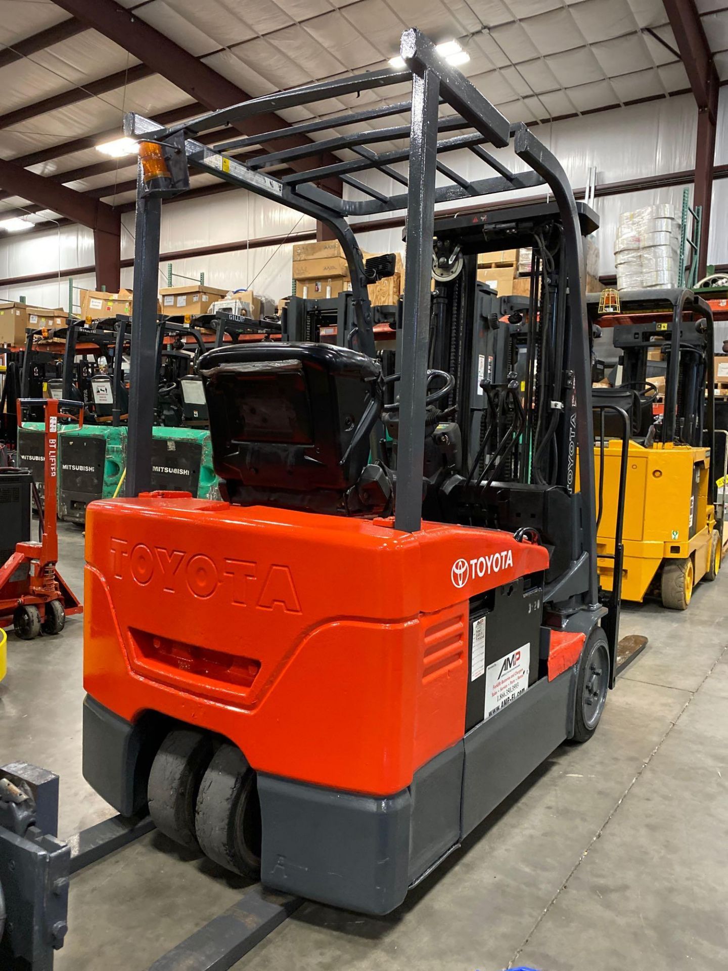 2008 TOYOTA ELECTRIC FORKLIFT MODEL 7FBEU15, 3,000 LB CAPACITY, 170.5" HEIGHT CAPACITY, TILT, SIDE S - Image 3 of 8