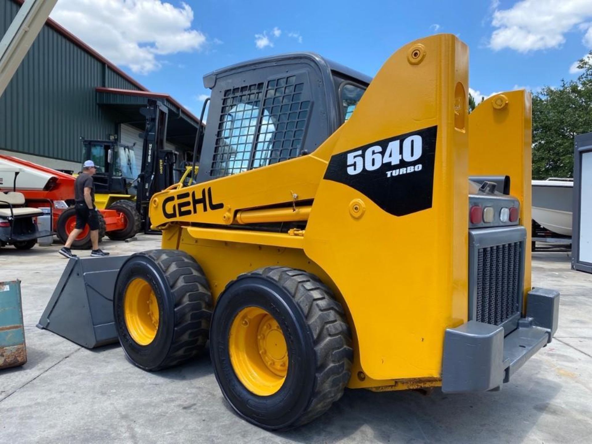 2012 GEHL 5640 ENCLOSED CAB SKID STEER, DEUTZ TURBO DIESEL, RUNS & OPERATES - Image 5 of 11