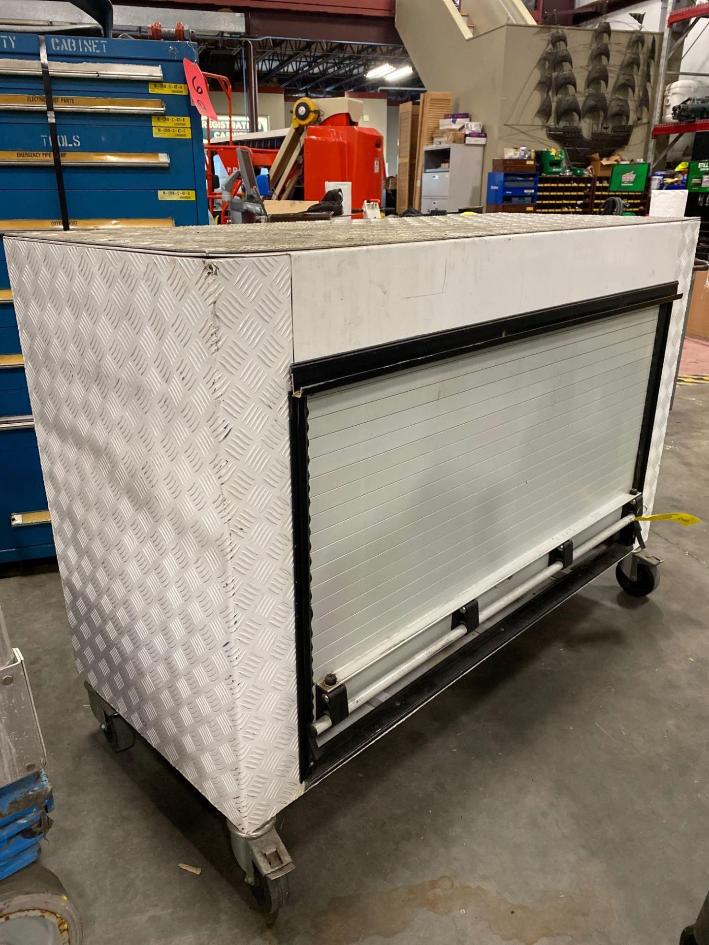 ROLLING ALUMINUM INDUSTRIAL CART WITH ROLL UP DOOR - Image 2 of 4