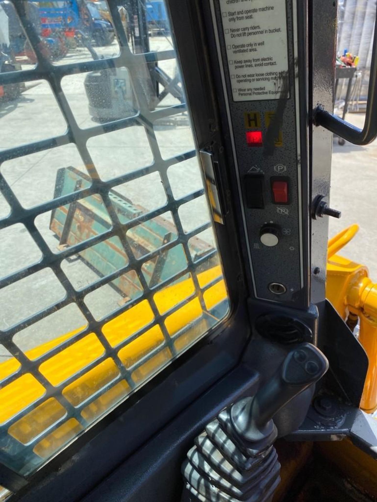 2012 GEHL 5640 ENCLOSED CAB SKID STEER, DEUTZ TURBO DIESEL, RUNS & OPERATES - Image 11 of 11