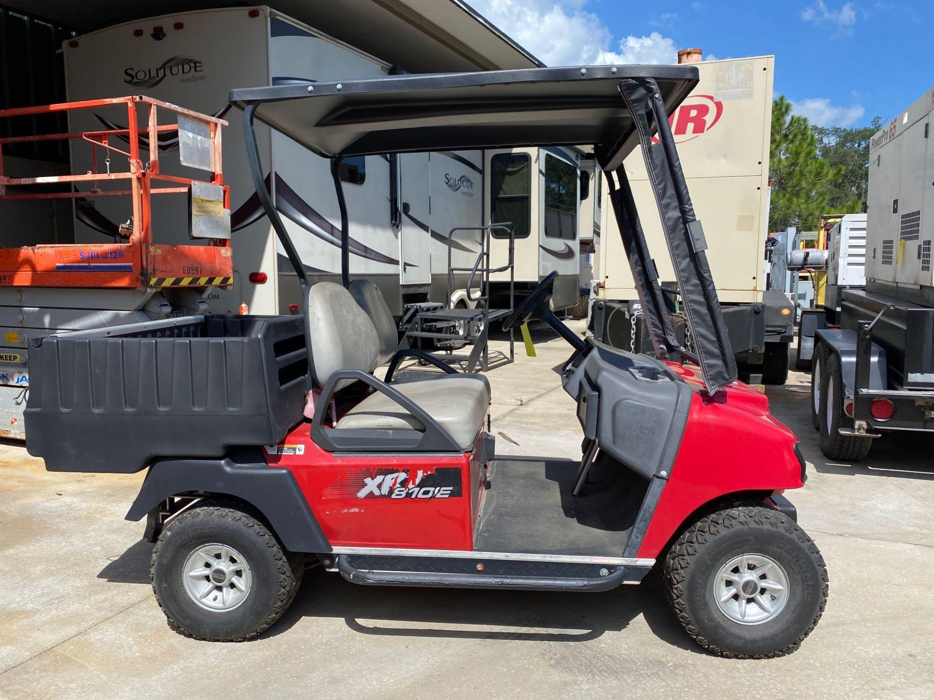 INGERSOLL RAND XRT810E ELECTRIC UTILITY CART W/ BED, RUNS & DRIVES