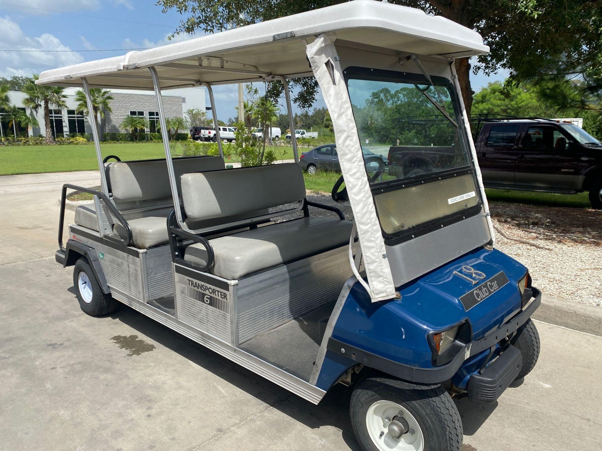 CLUB CAR TRANSPORTER 6 48V ELECTRIC GOLF CART, BUILT IN CHARGER, RUNS AND OPERATES