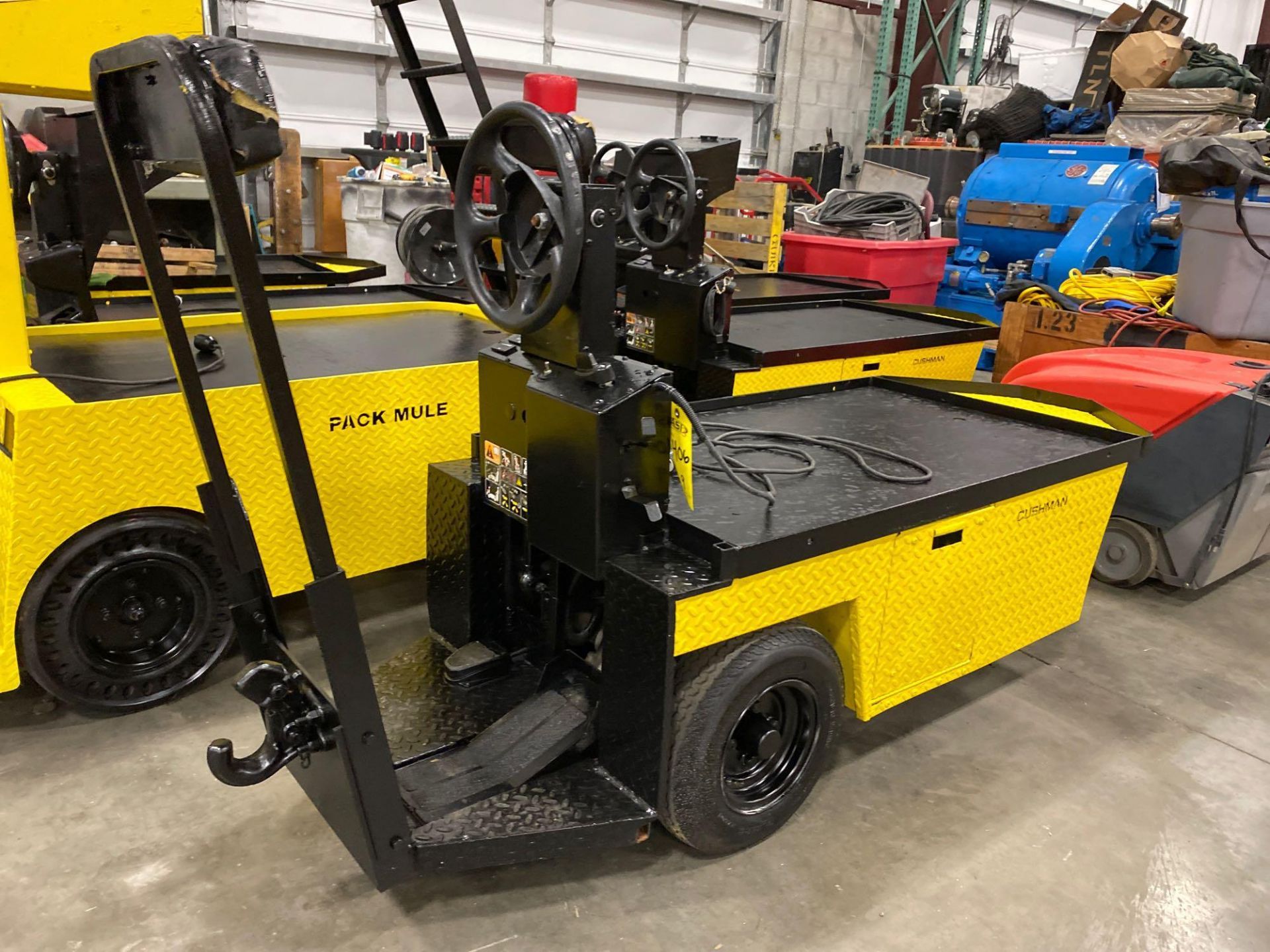 2014 CUSHMAN ELECTRIC CART WITH BUILT IN BATTERY CHARGER