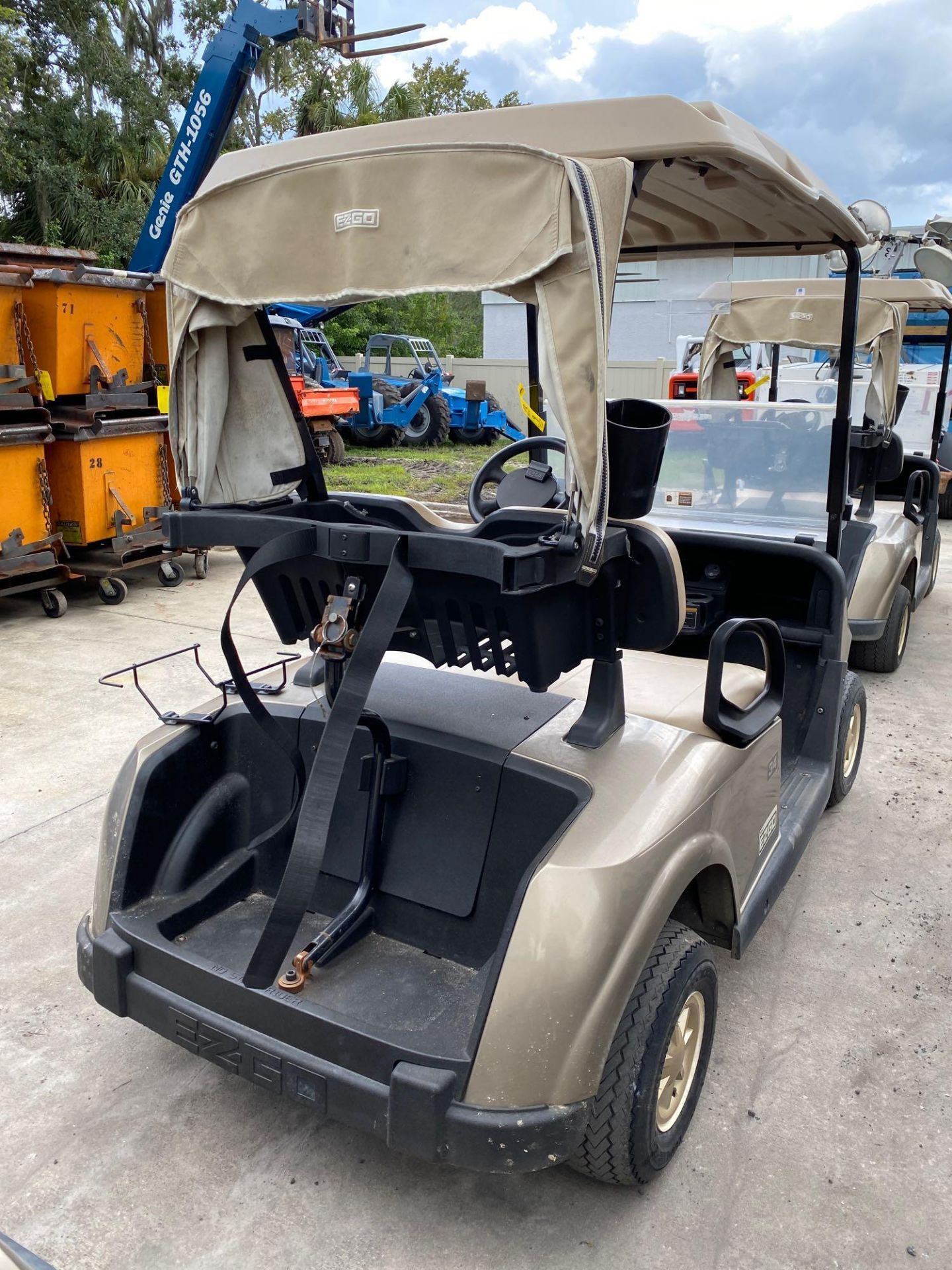 2016 EZ-GO RXV ELECTRIC GOLF CART WITH TROJAN HYDROLINK WATERING SYSTEM BATTERIES, EX-GO DELTA-Q SC- - Image 3 of 7