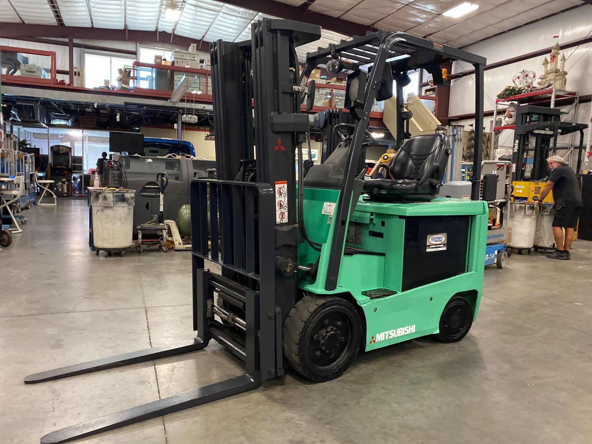 2016 MITSUBISHI FBC25N2 ELECTRIC FORKLIFT, APPROX. 4,500 LB CAPACITY - Image 4 of 12