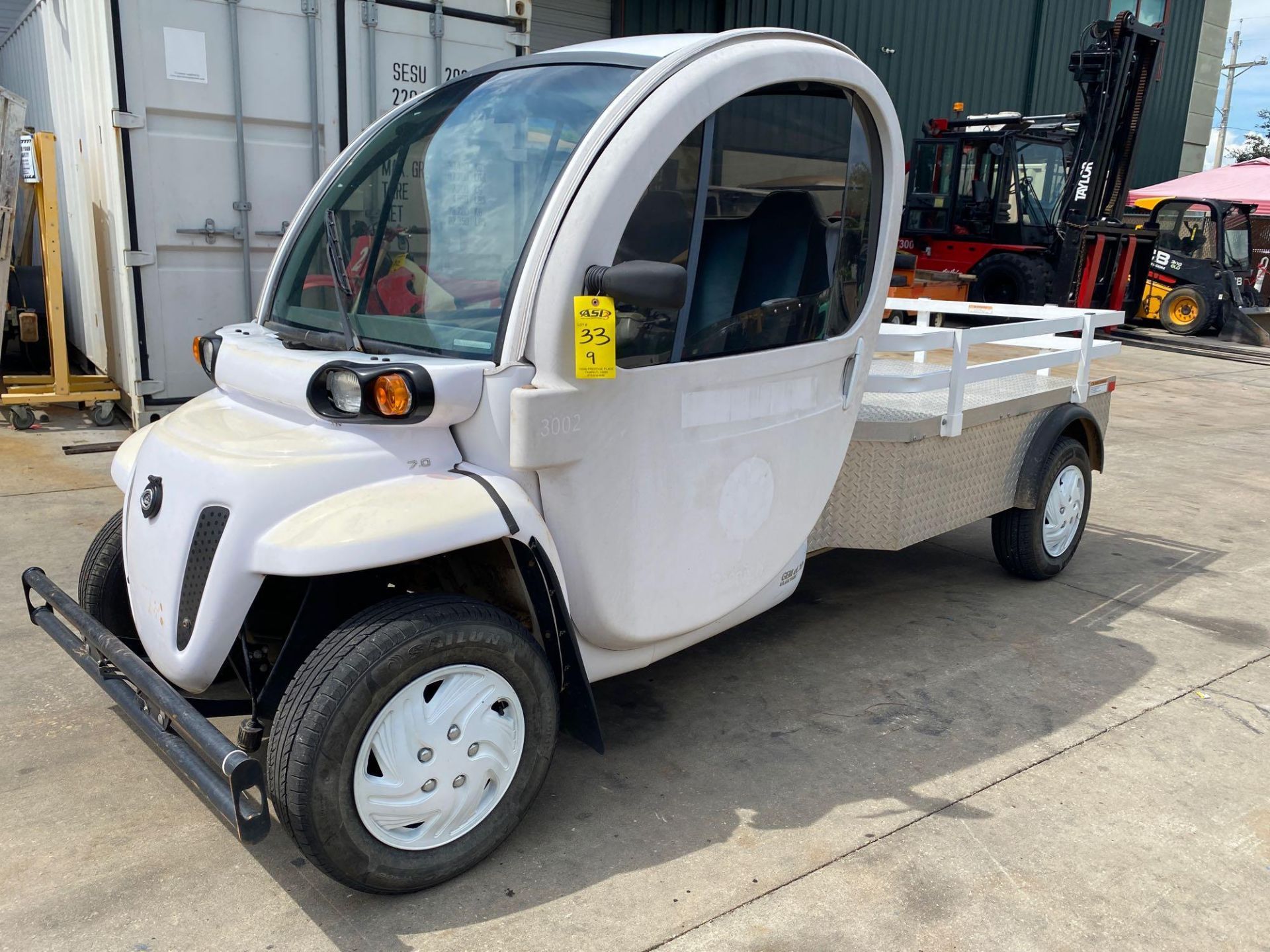 GEM ELECTRIC CAR WITH ENCLOSED CAB, FLAT BED, RUNS & DRIVES