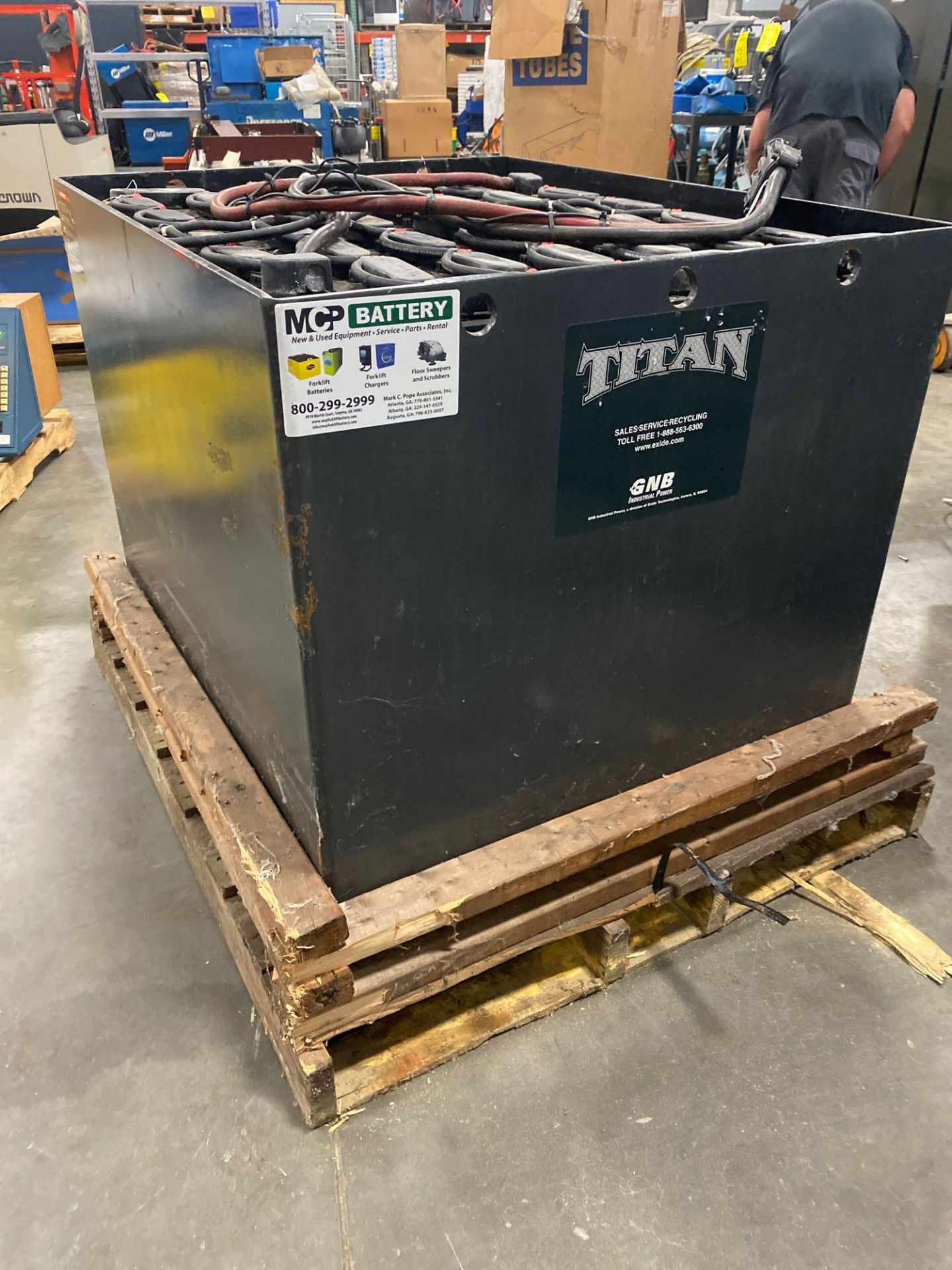 80V BATTERY, APPROXIMATELY 4500LBS