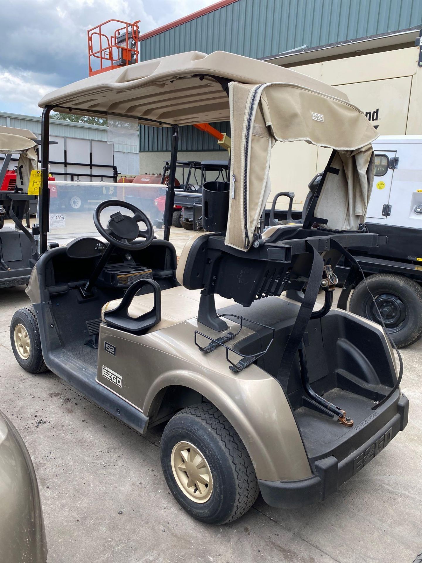 2016 EZ-GO RXV ELECTRIC GOLF CART WITH TROJAN HYDROLINK WATERING SYSTEM BATTERIES, EX-GO DELTA-Q SC- - Image 5 of 5