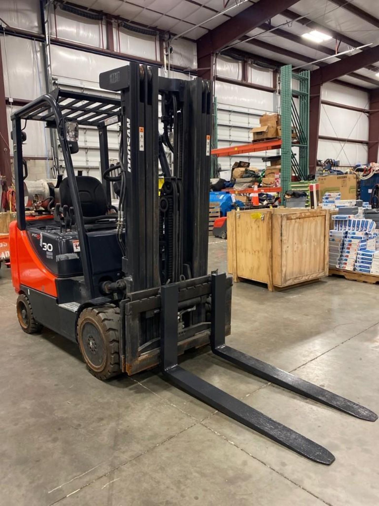 DOOSAN PRO5 LP FORKLIFT MODEL GC30E-5, 5,150 LB CAPACITY, 189" HEIGHT CAP, TILT, SIDE SHIFT - Image 6 of 24