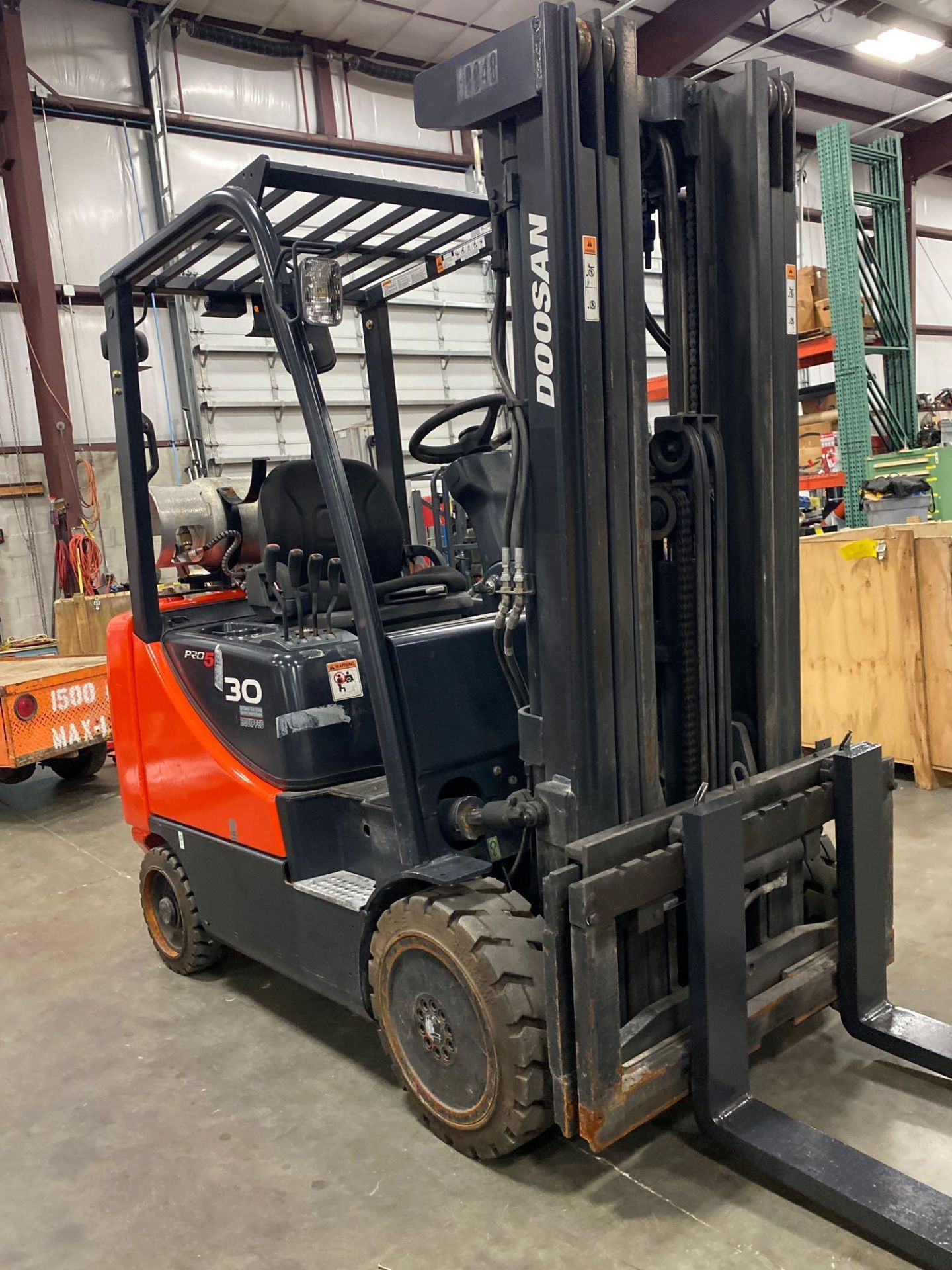 DOOSAN PRO5 LP FORKLIFT MODEL GC30E-5, 5,150 LB CAPACITY, 189" HEIGHT CAP, TILT, SIDE SHIFT - Image 16 of 24