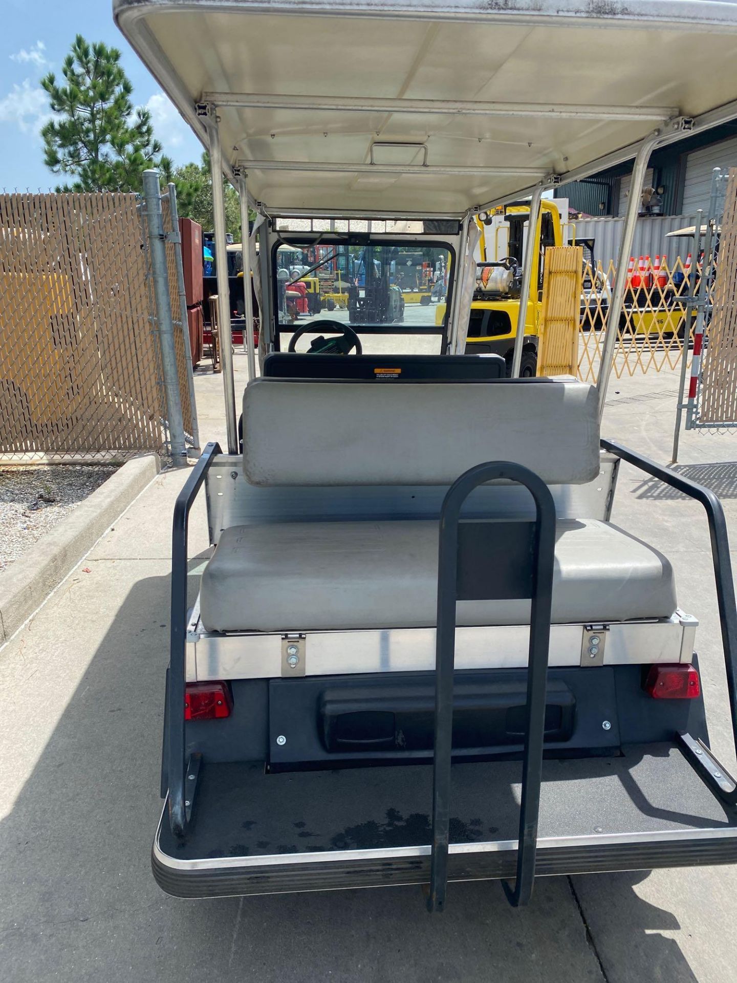 CLUB CAR TRANSPORTER 6 48V ELECTRIC GOLF CART, BUILT IN CHARGER, RUNS AND OPERATES - Image 9 of 9