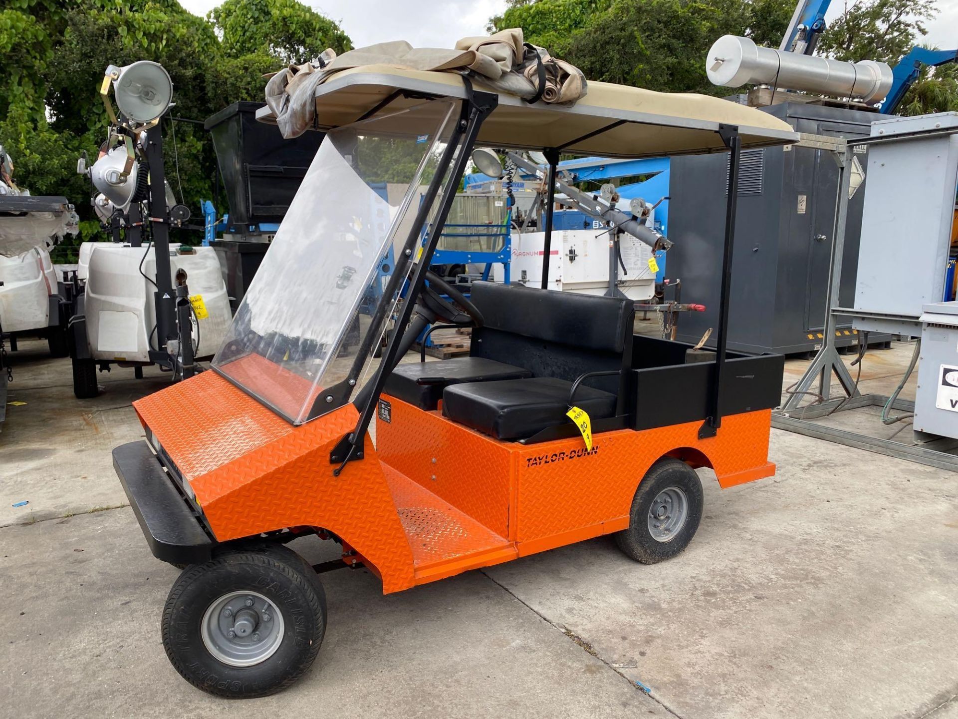 2011 TAYLOR DUNN ELECTRIC CART WITH BED MODEL RE-380-36, BUILT IN BATTERY CHARGER - Image 10 of 16