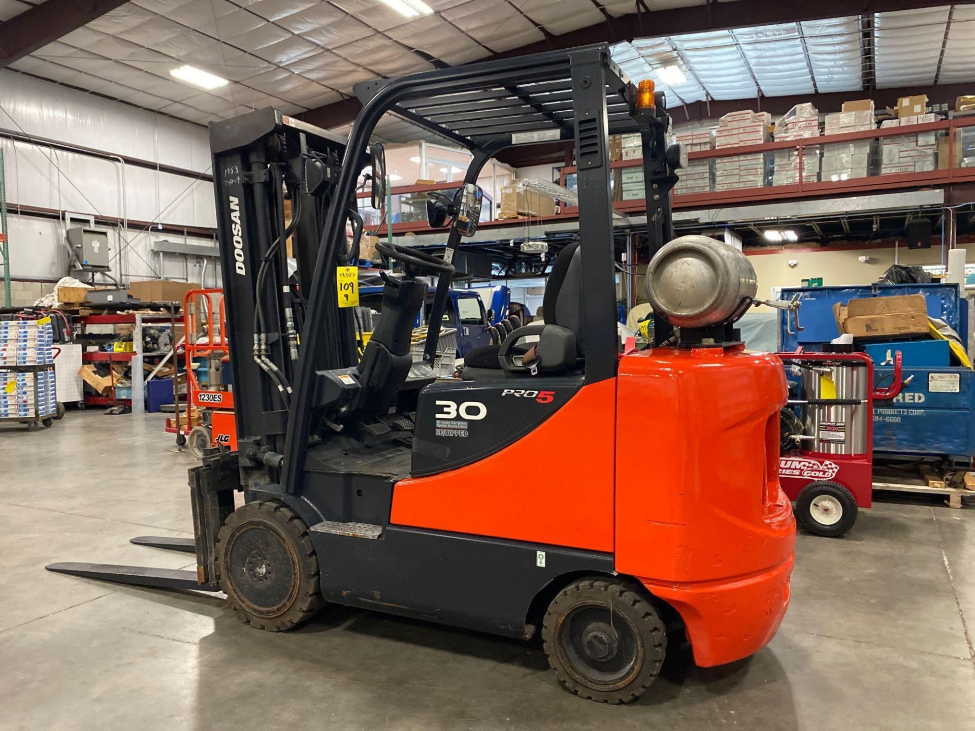 DOOSAN PRO5 LP FORKLIFT MODEL GC30E-5, 5,150 LB CAPACITY, 189" HEIGHT CAP, TILT, SIDE SHIFT - Image 20 of 24