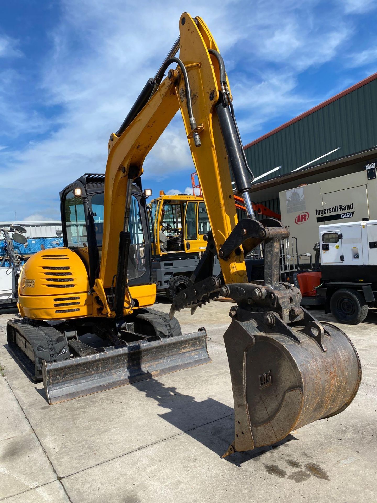 2013 JCB DIESEL EXCAVATOR, ENCLOSED CAB, ICE COLD AIR, HEAT, 443.2 HOURS, RUBBER TRACKS, BUCKET WITH - Image 6 of 19