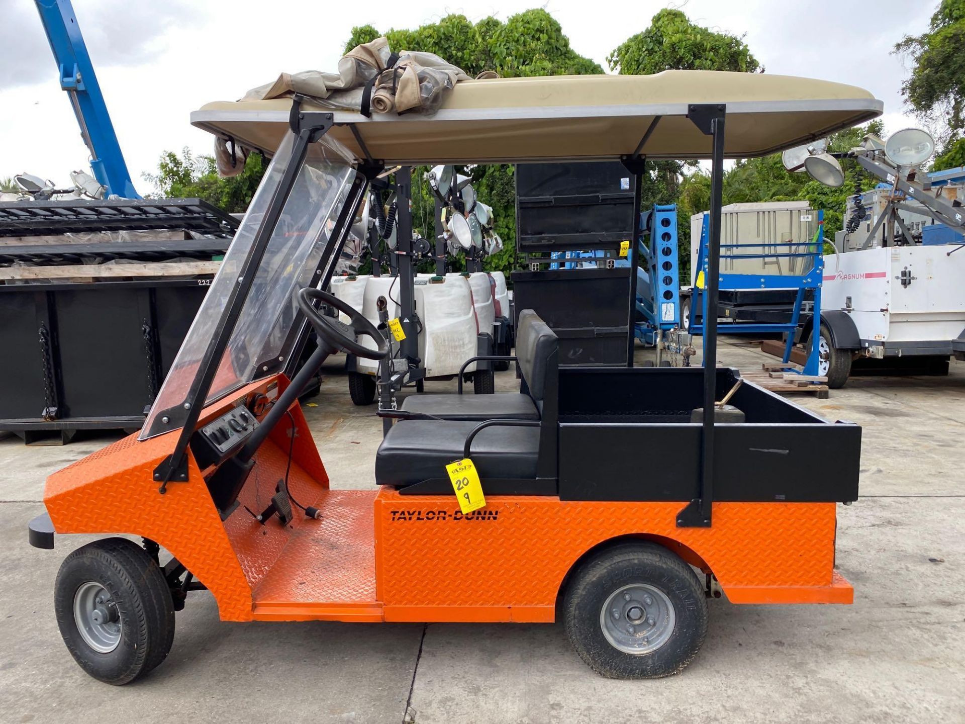2011 TAYLOR DUNN ELECTRIC CART WITH BED MODEL RE-380-36, BUILT IN BATTERY CHARGER - Image 11 of 16